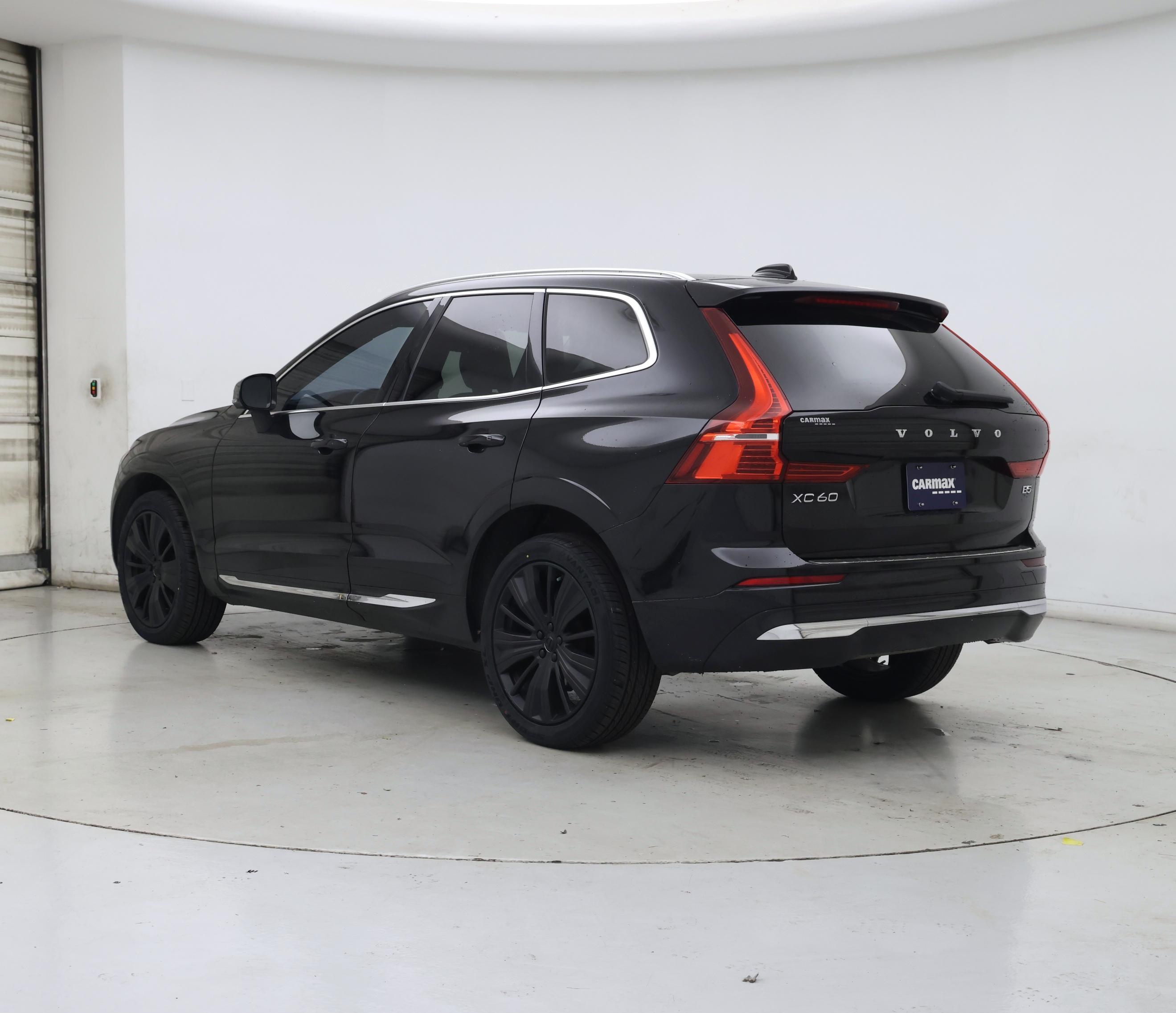Thumbnail: 2022 Volvo XC60 - 2