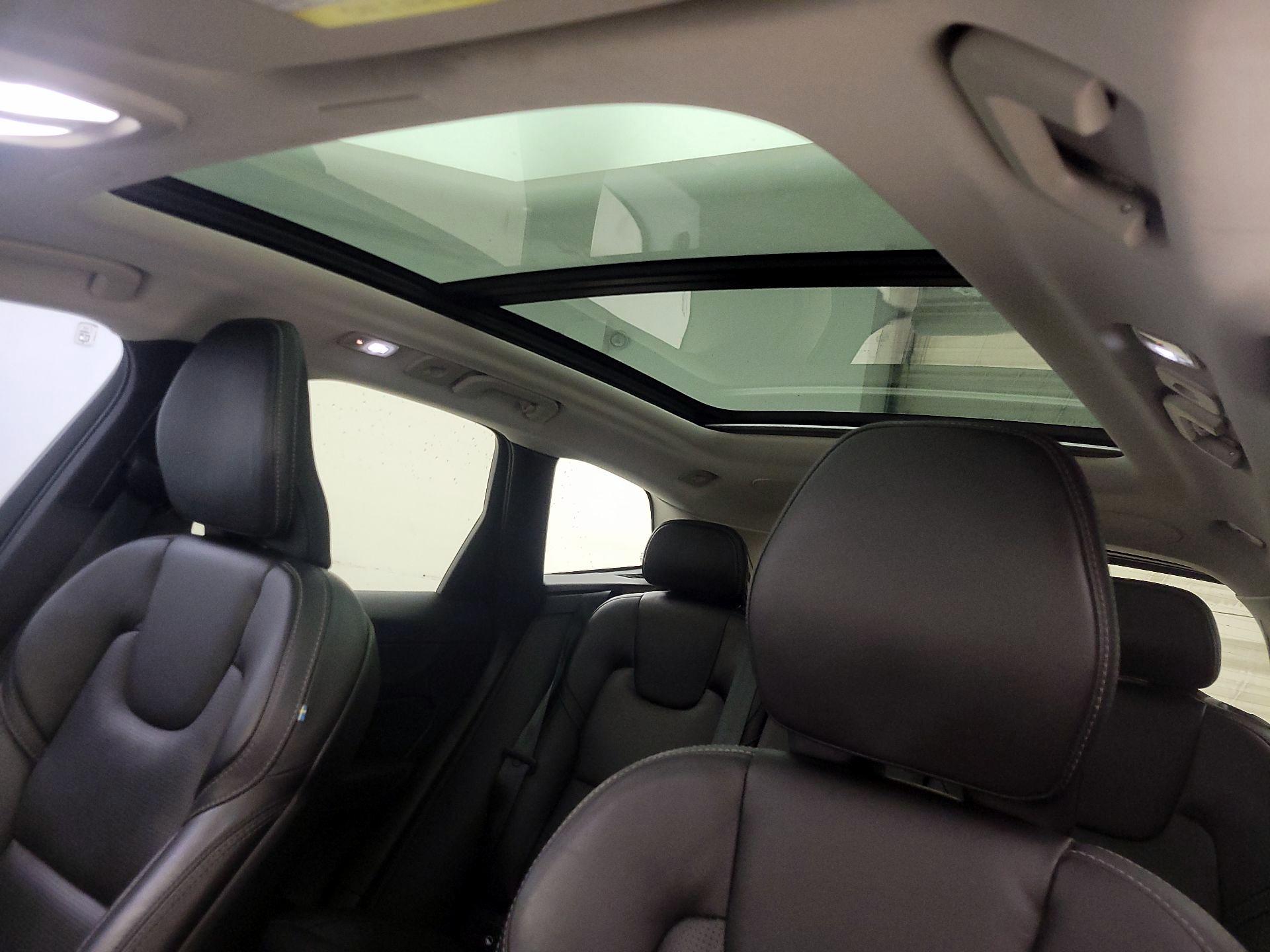 Thumbnail: 2022 Volvo XC60 - 20