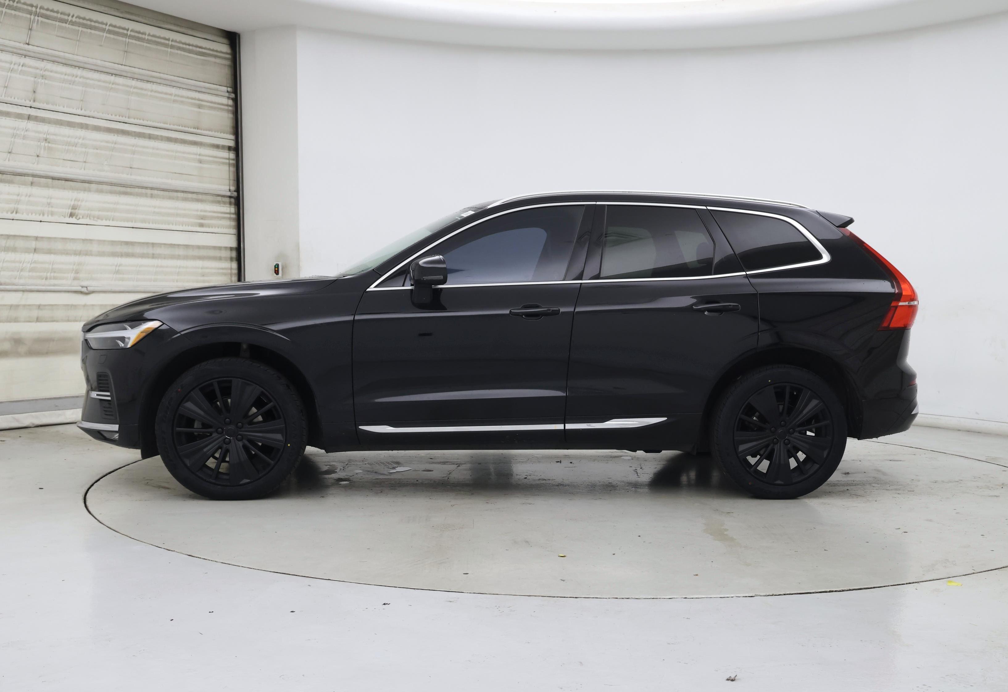 Thumbnail: 2022 Volvo XC60 - 3