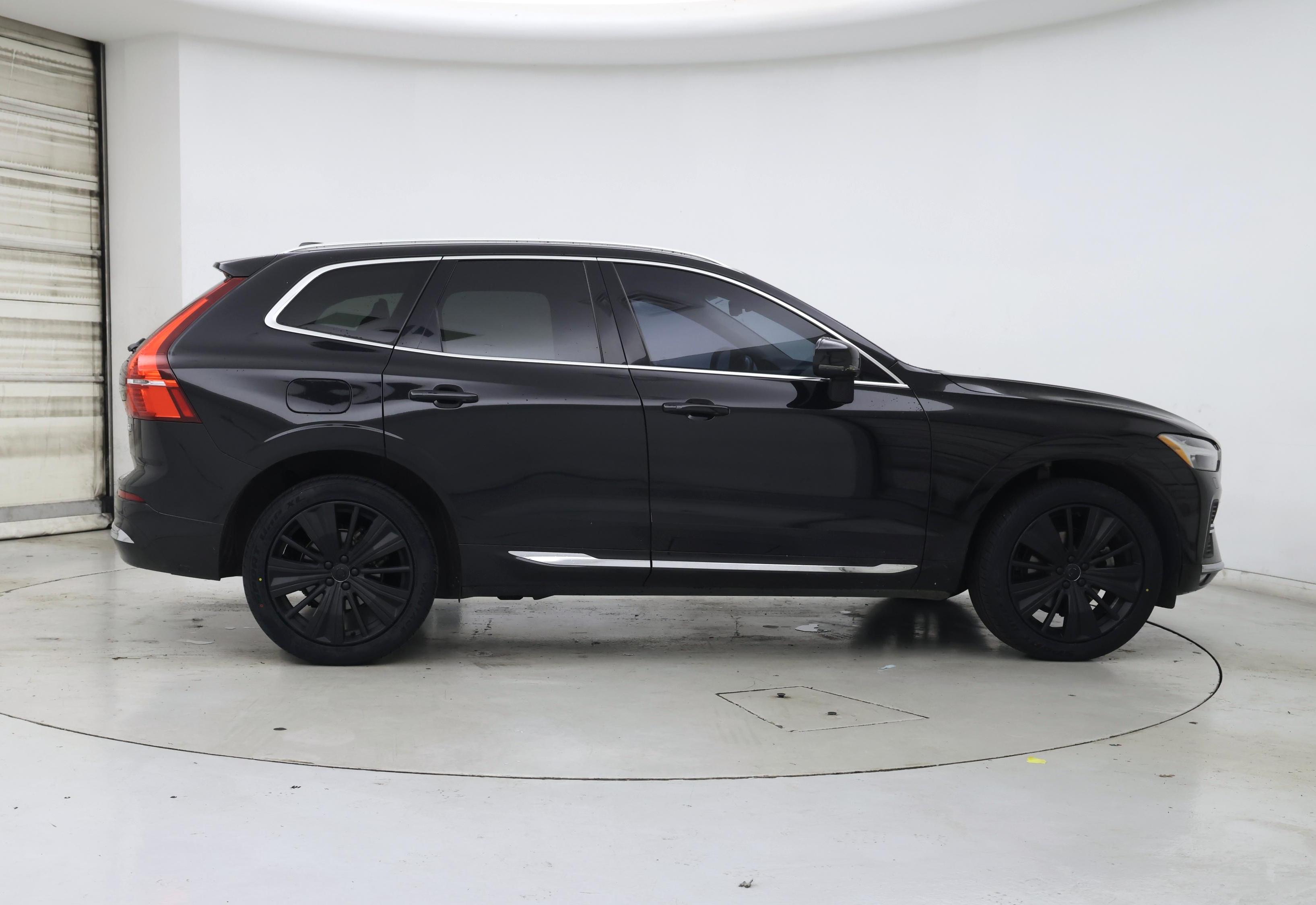 Thumbnail: 2022 Volvo XC60 - 7