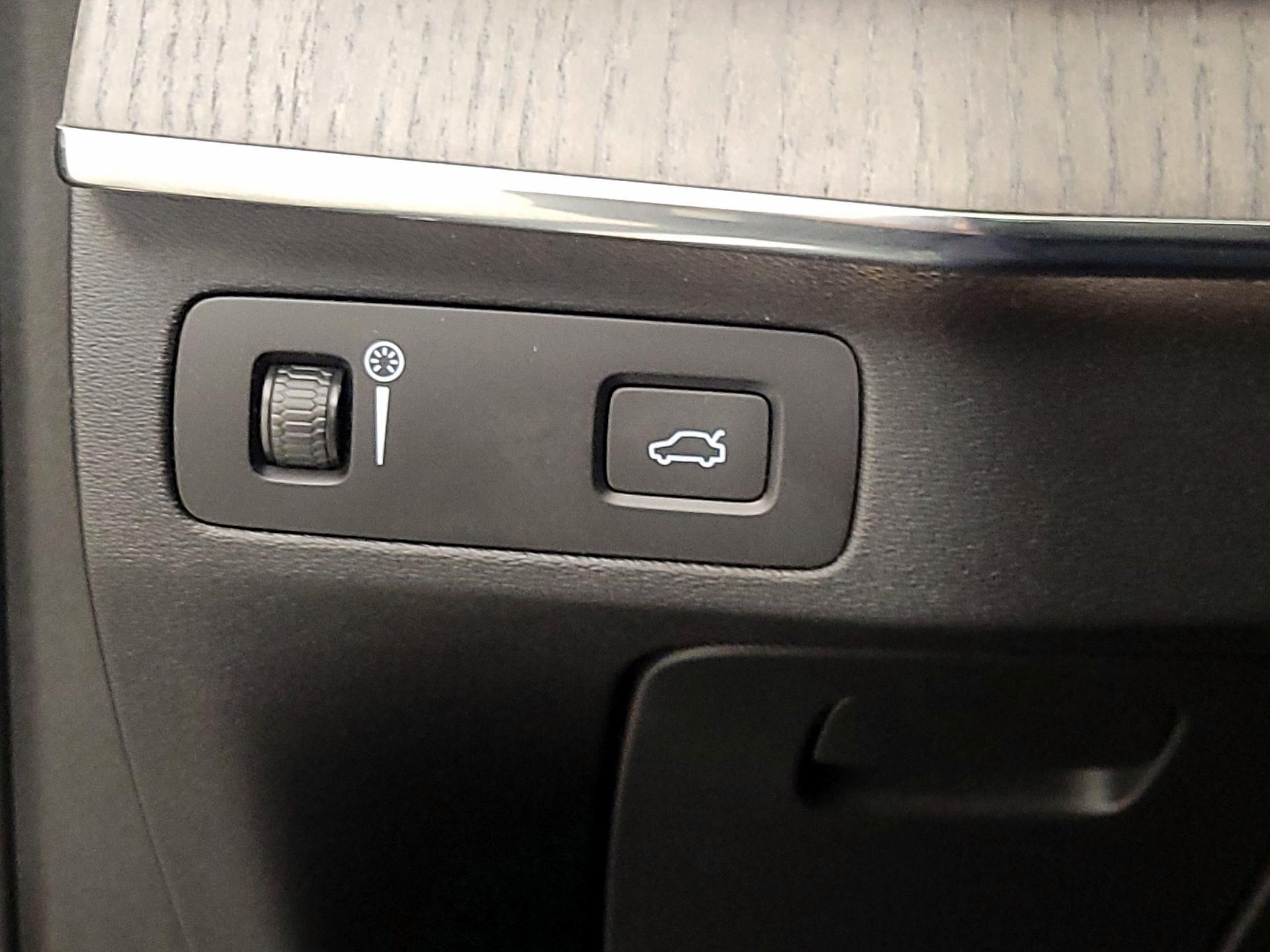 Thumbnail: 2022 Volvo XC90 - 13