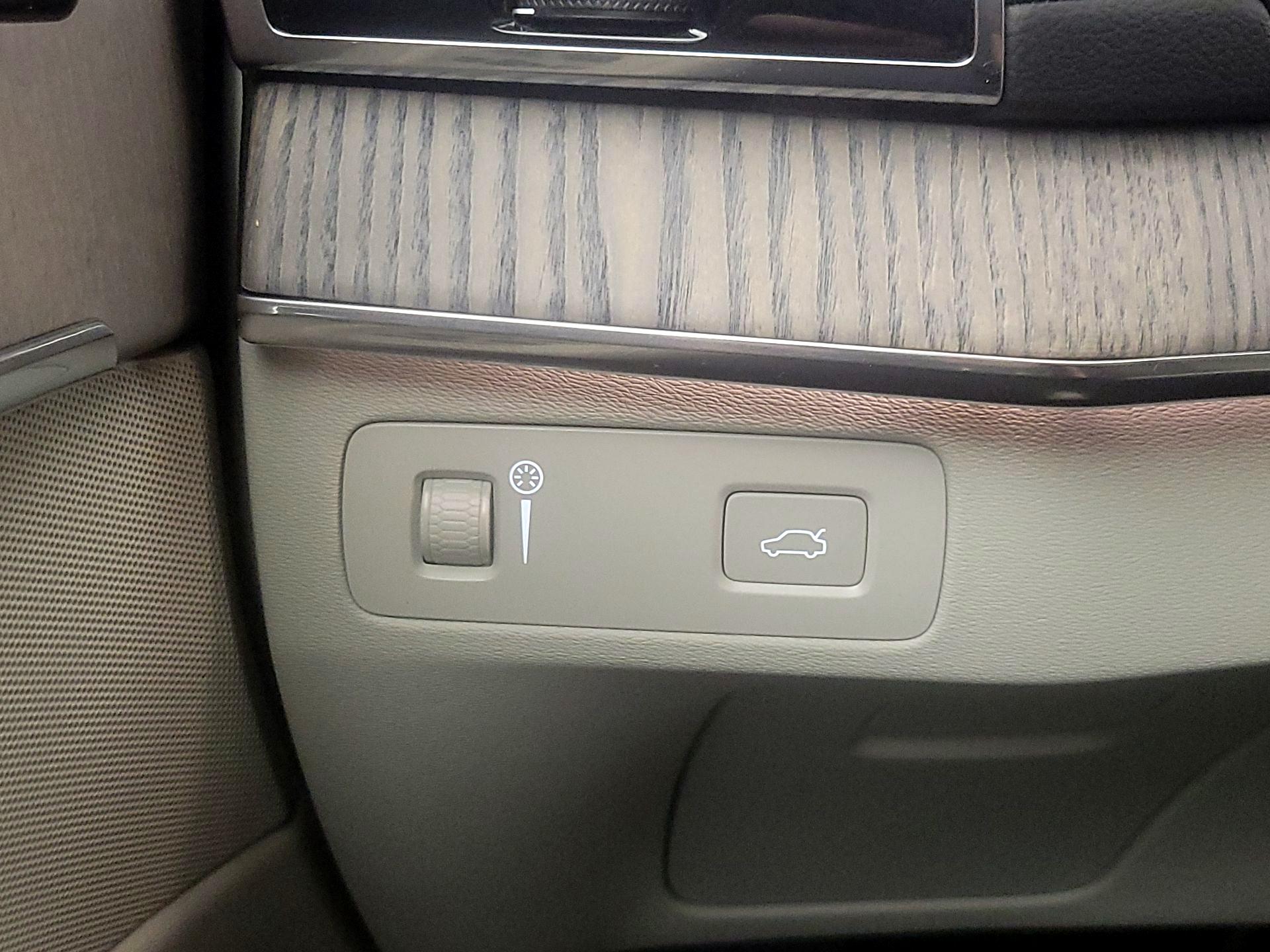 Thumbnail: 2022 Volvo XC90 - 13