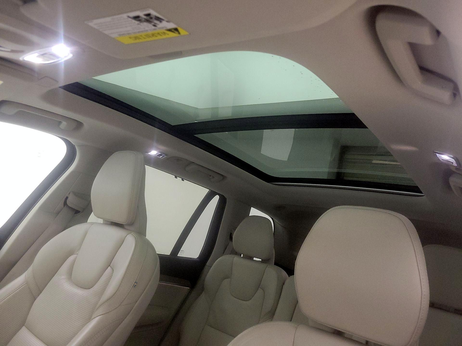 Thumbnail: 2022 Volvo XC90 - 20