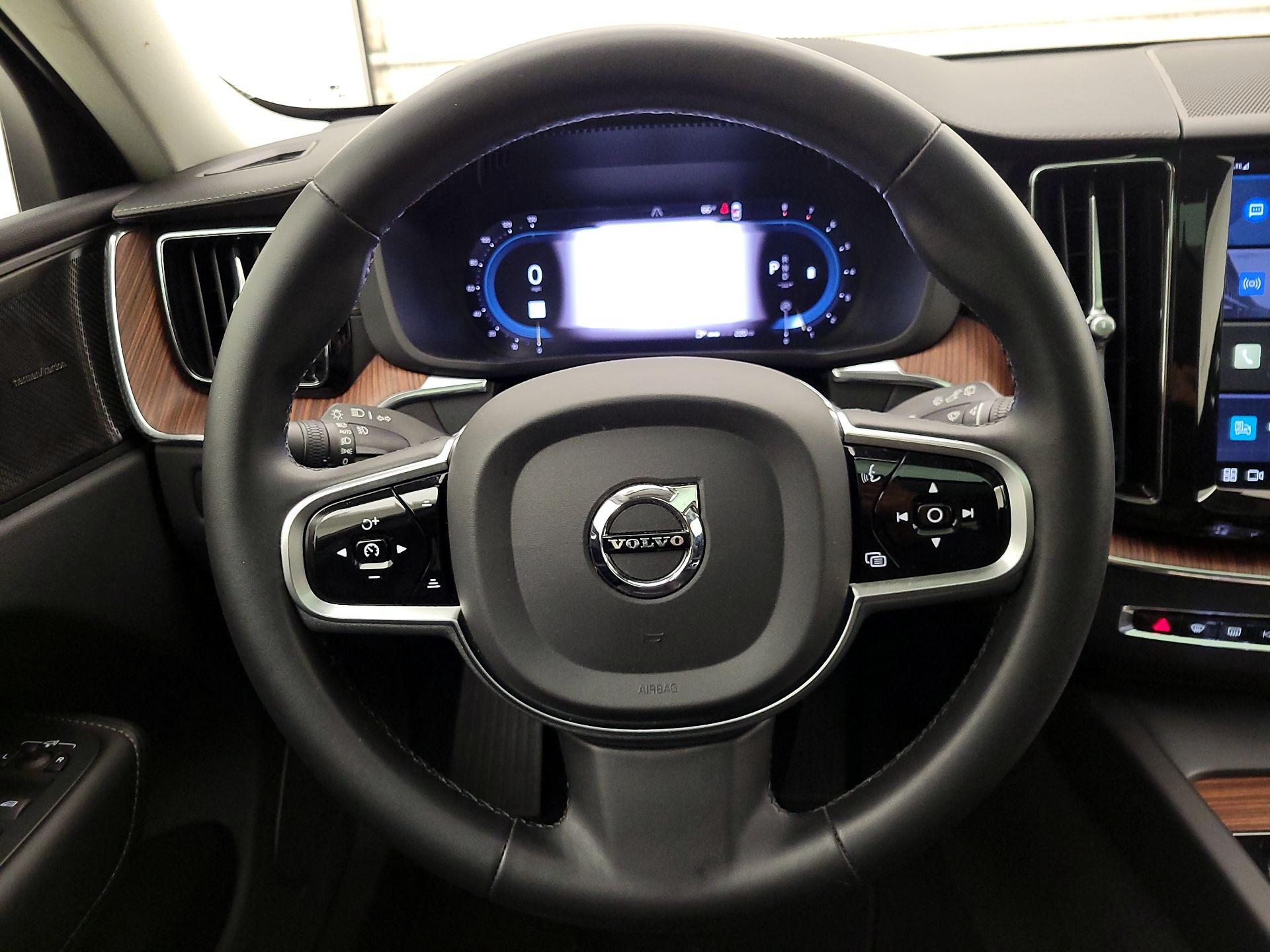 Thumbnail: 2023 Volvo XC60 - 10