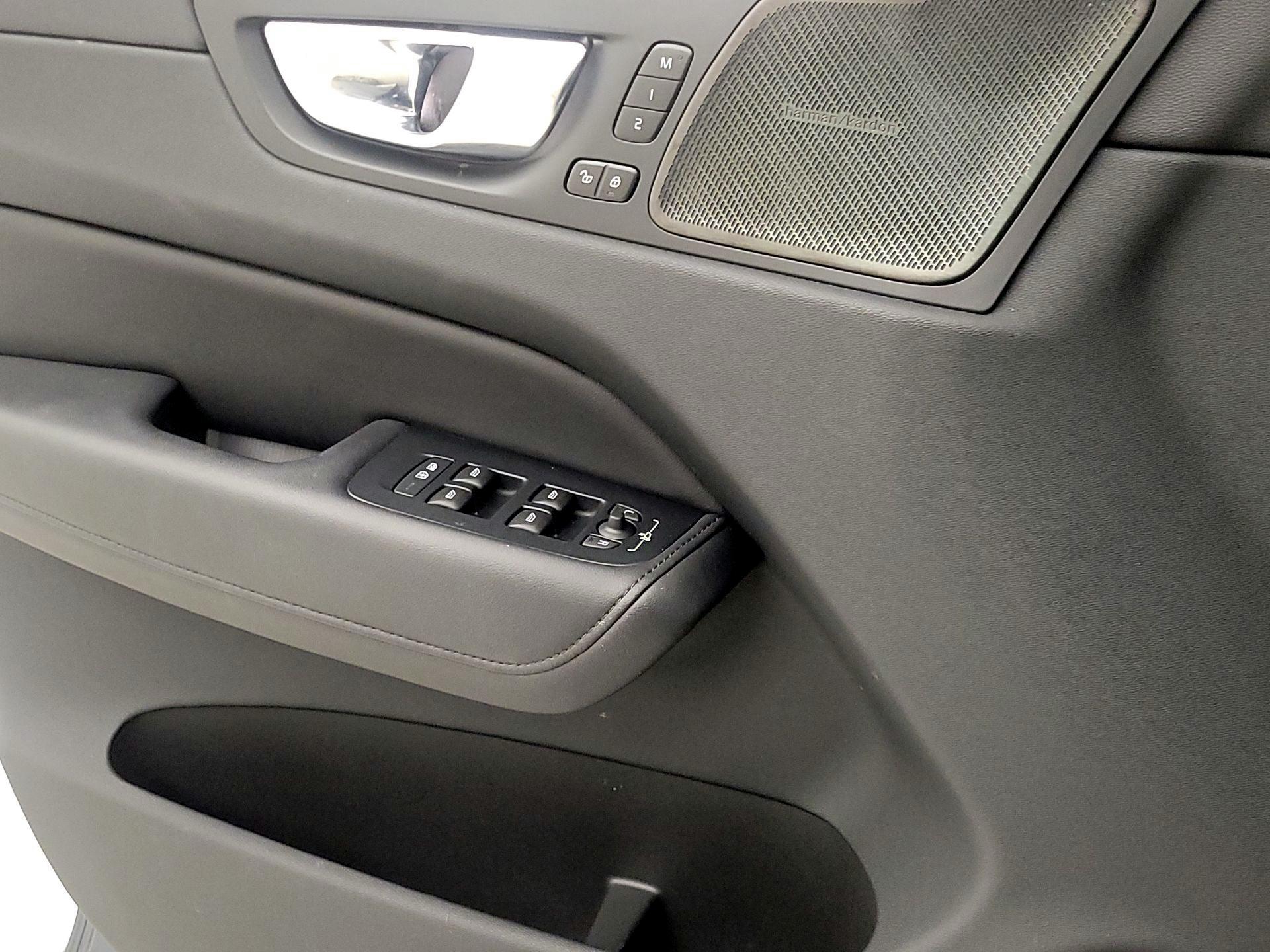 Thumbnail: 2023 Volvo XC60 - 12