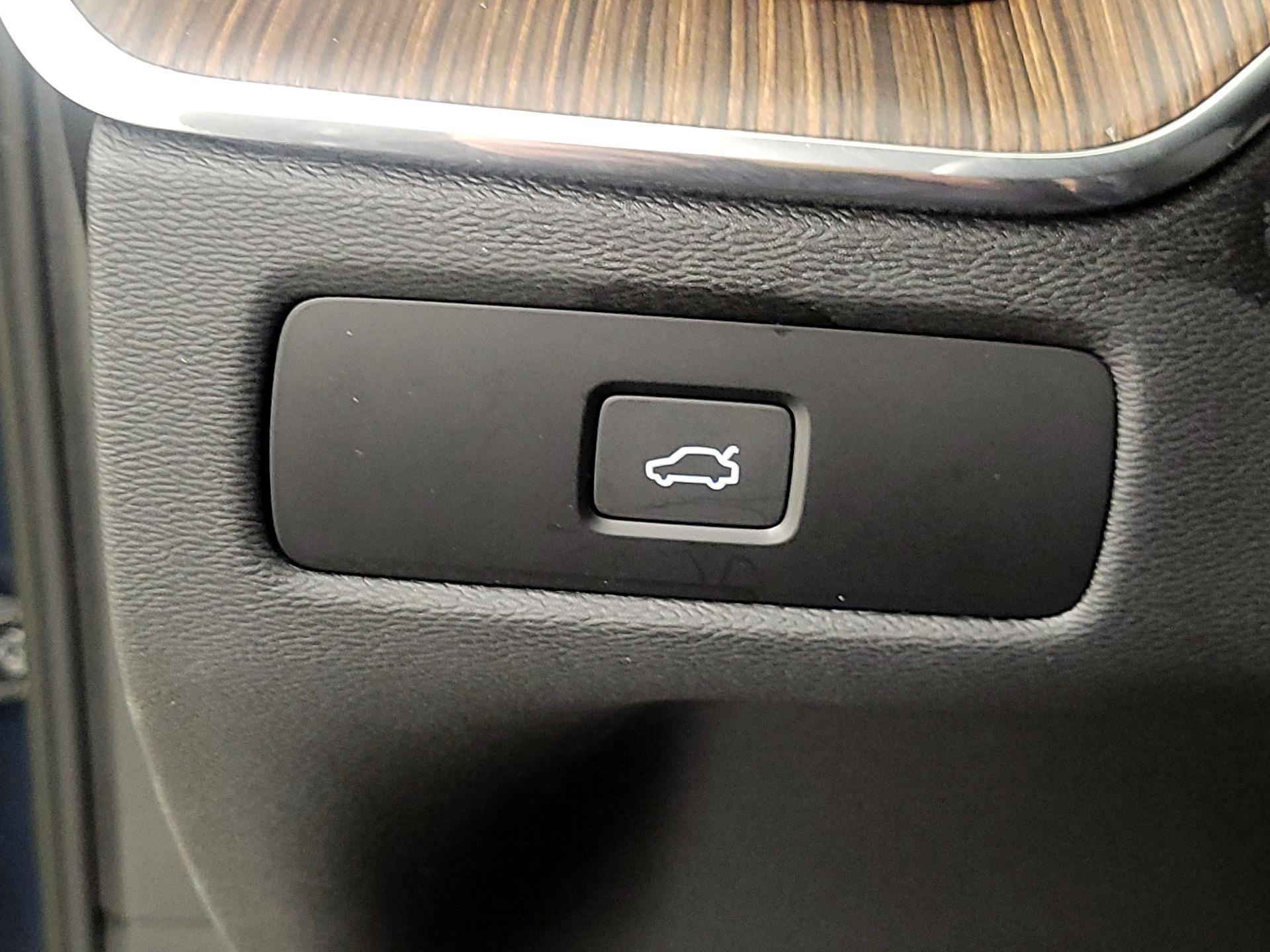 Thumbnail: 2023 Volvo XC60 - 13