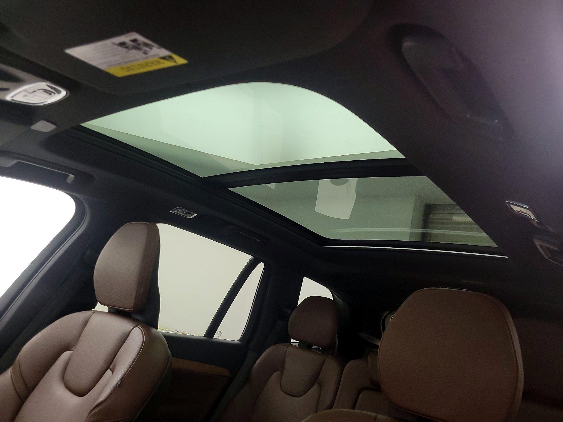 Thumbnail: 2022 Volvo XC90 - 20