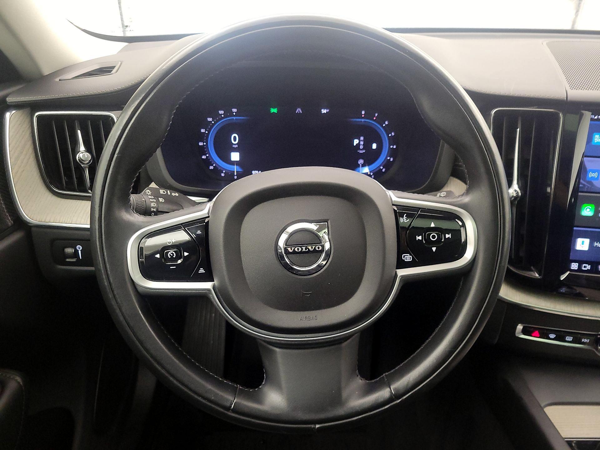 Thumbnail: 2022 Volvo XC60 - 10