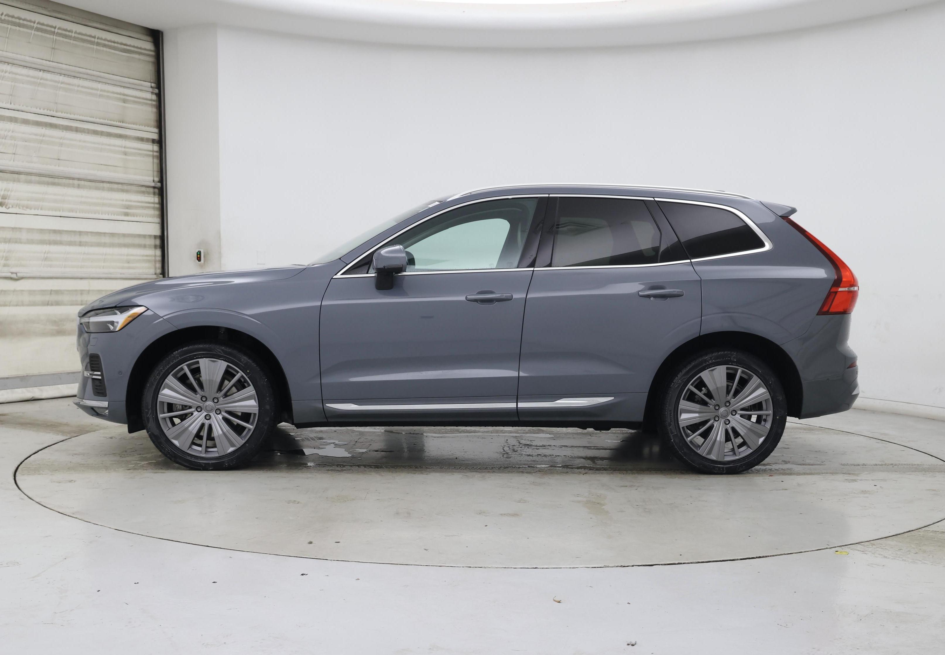 Thumbnail: 2022 Volvo XC60 - 3