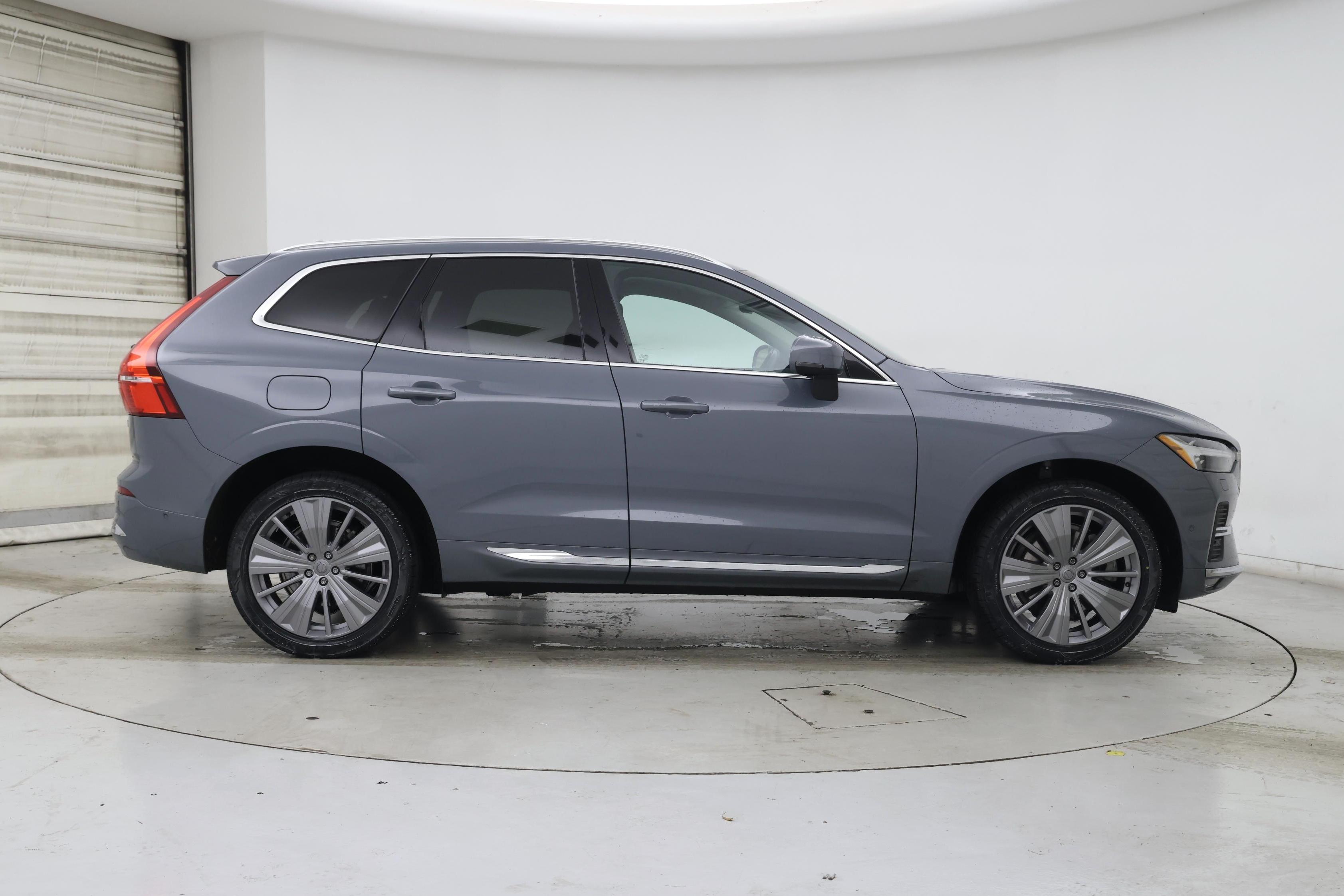 Thumbnail: 2022 Volvo XC60 - 7