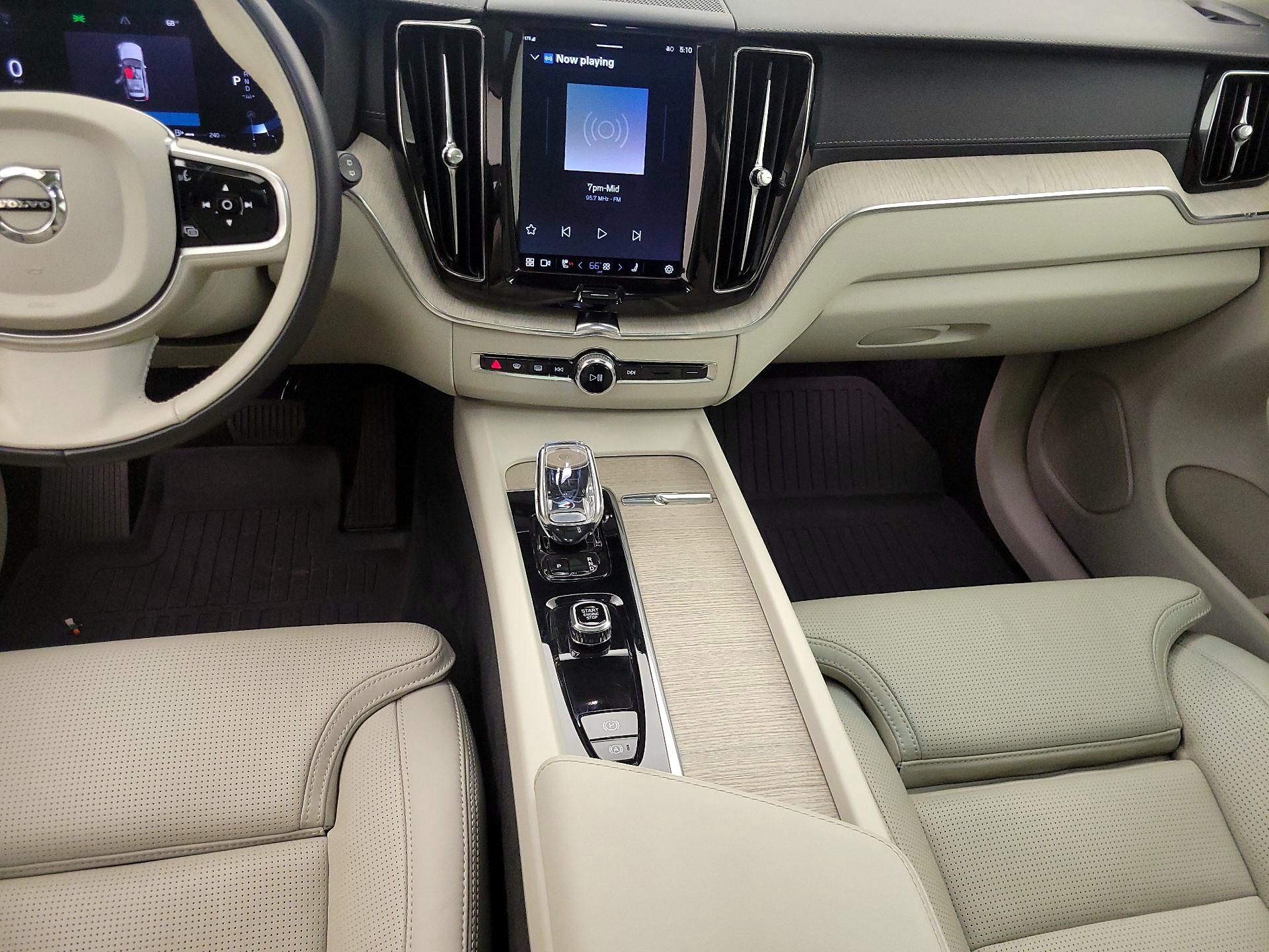 Thumbnail: 2022 Volvo XC60 - 9