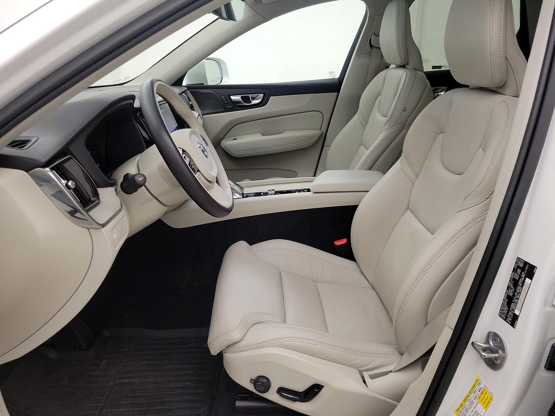 Thumbnail: 2022 Volvo XC60 - 11