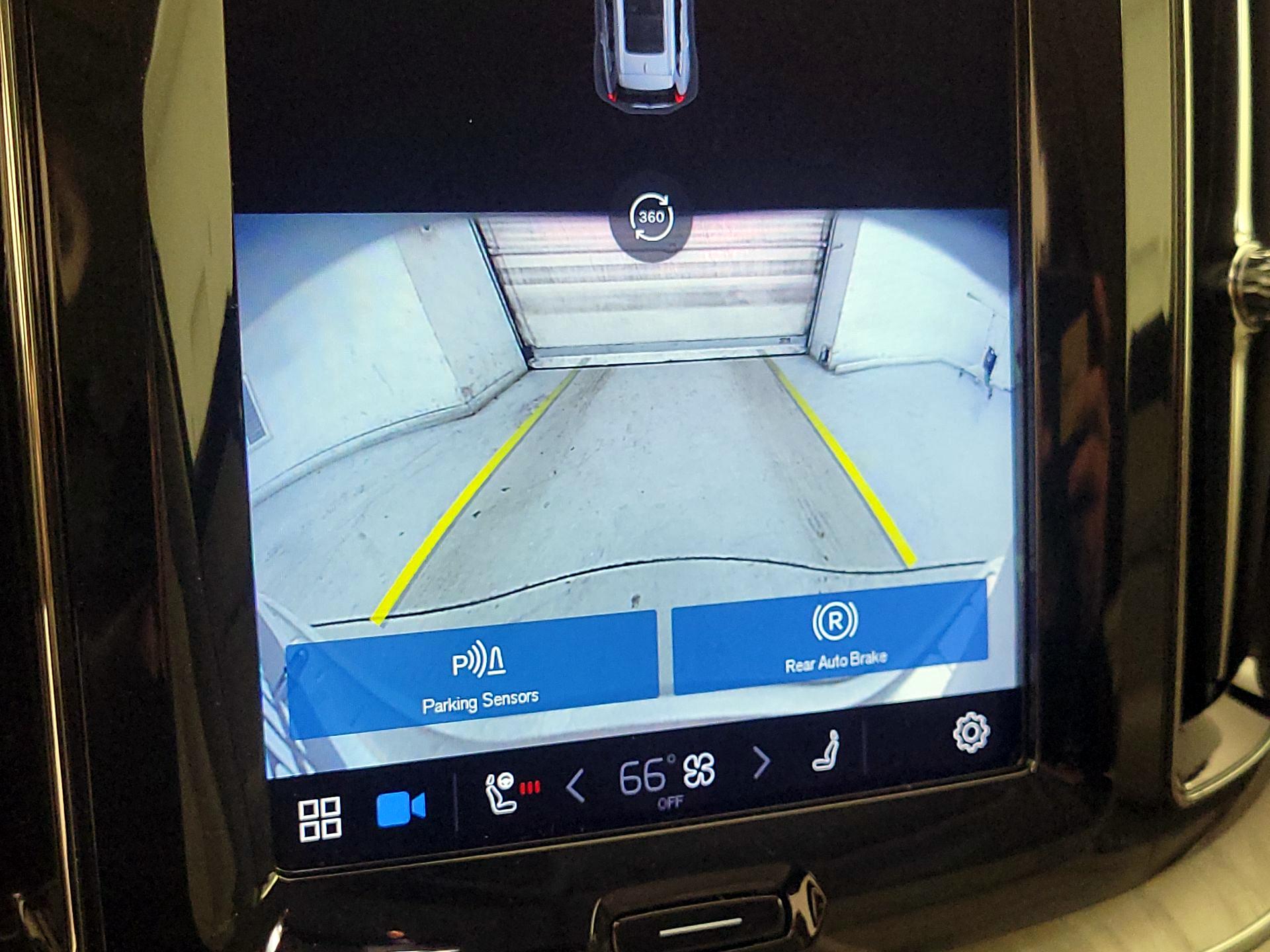 Thumbnail: 2022 Volvo XC60 - 14