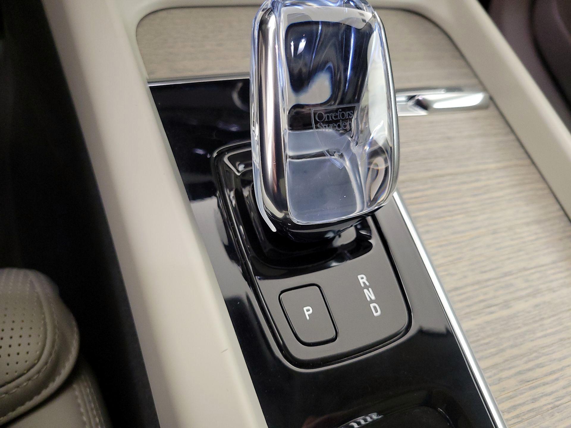 Thumbnail: 2022 Volvo XC60 - 17