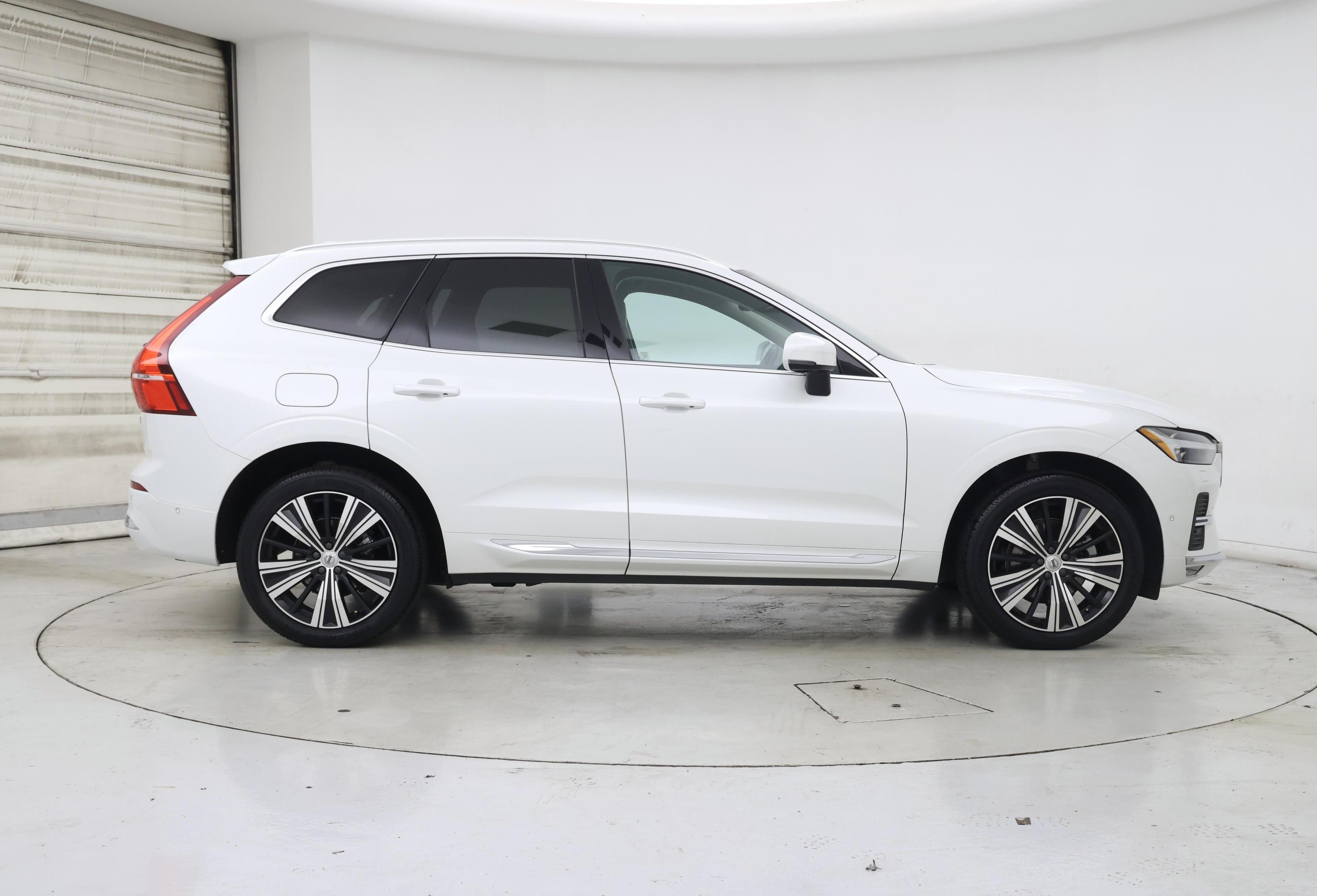 Thumbnail: 2022 Volvo XC60 - 7