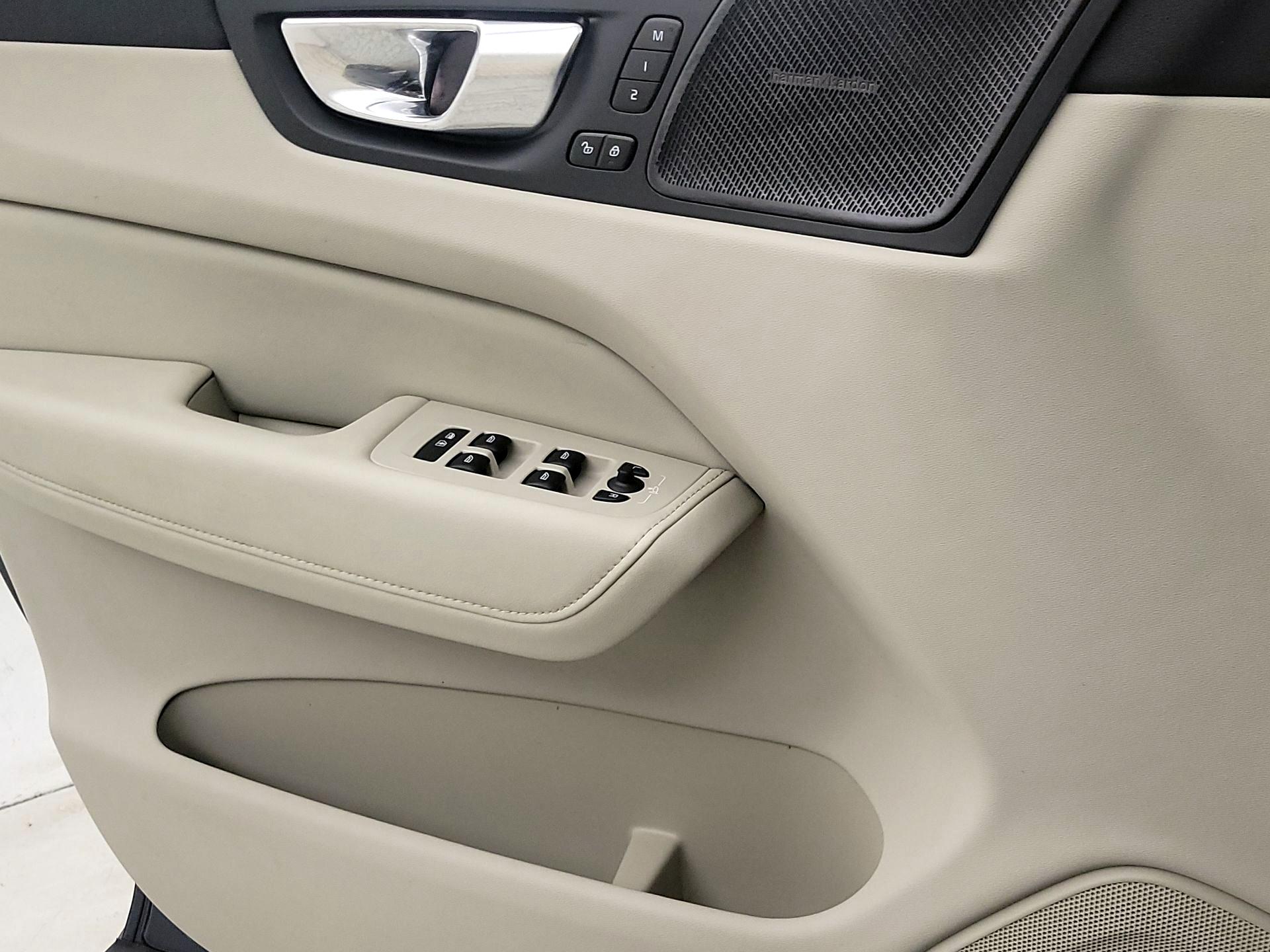 Thumbnail: 2023 Volvo XC60 - 12