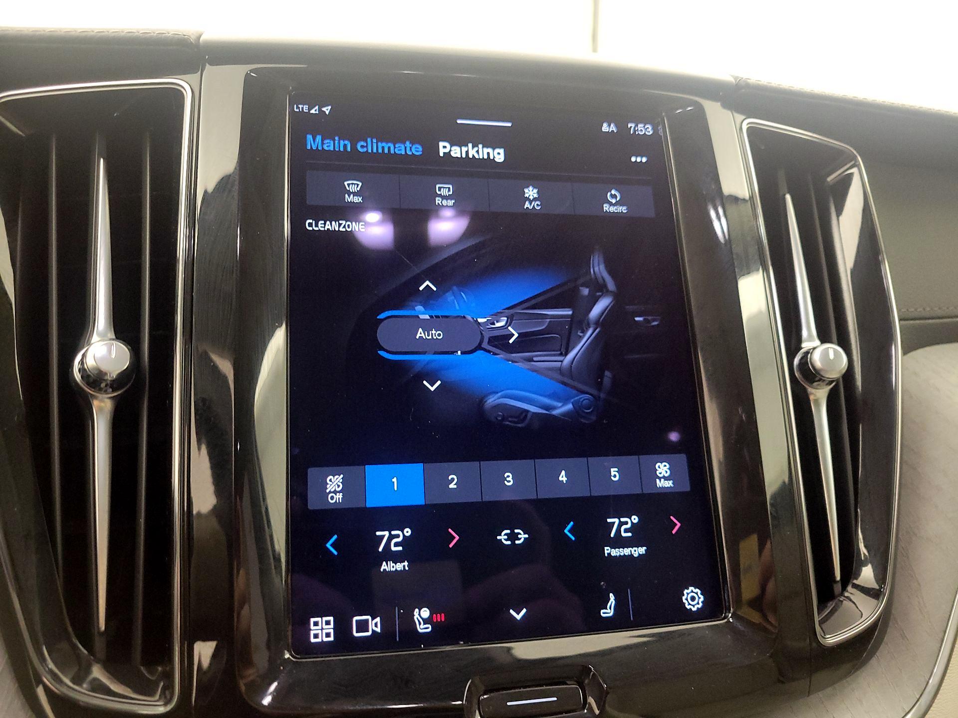 Thumbnail: 2023 Volvo XC60 - 16