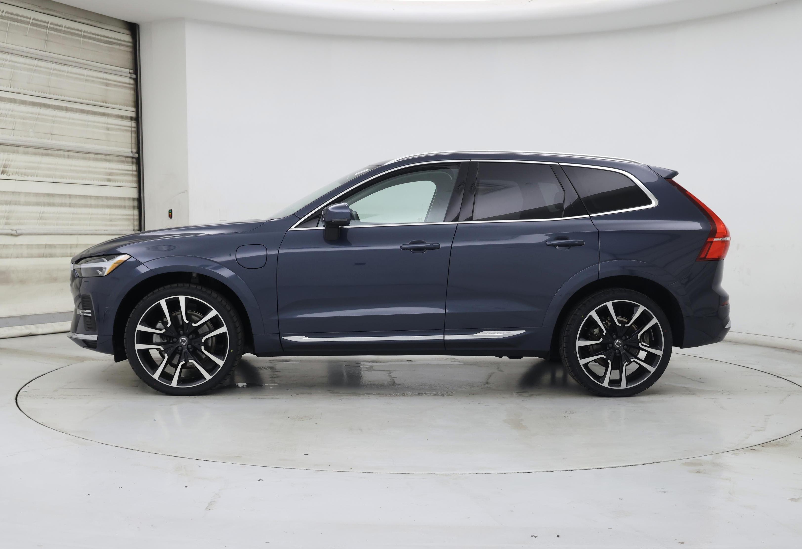 Thumbnail: 2023 Volvo XC60 - 3