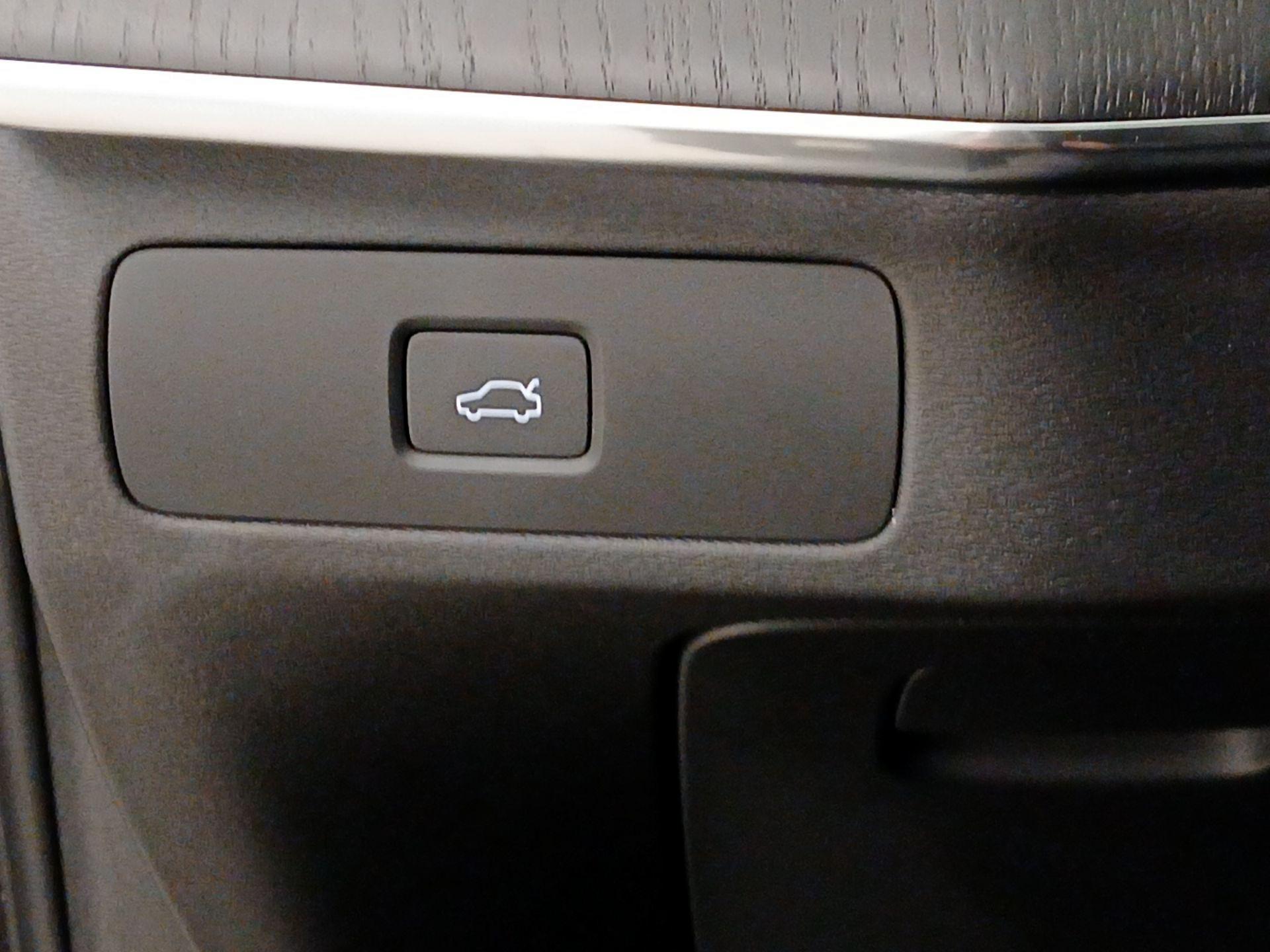 Thumbnail: 2023 Volvo XC90 - 13