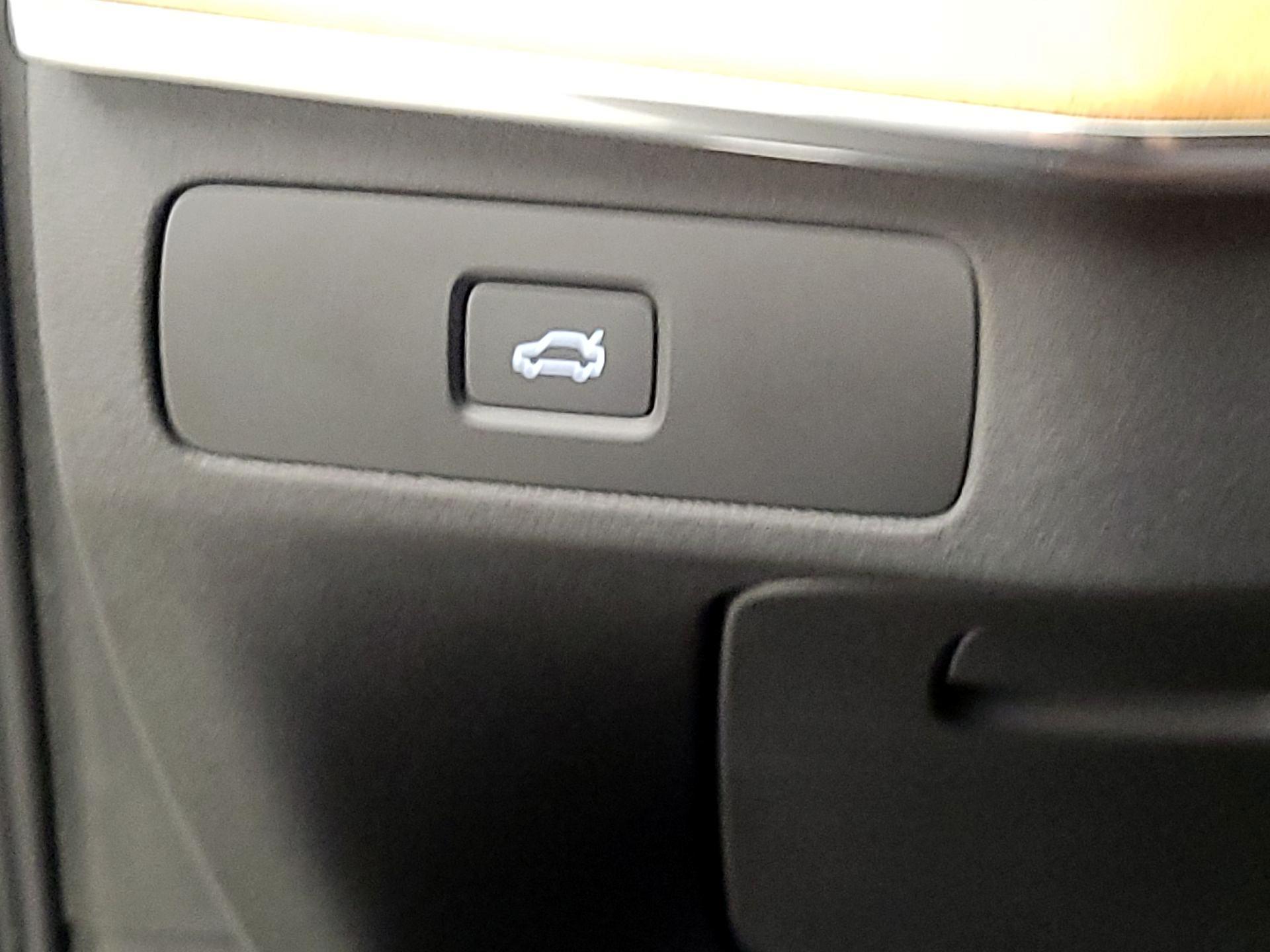 Thumbnail: 2024 Volvo XC90 - 13