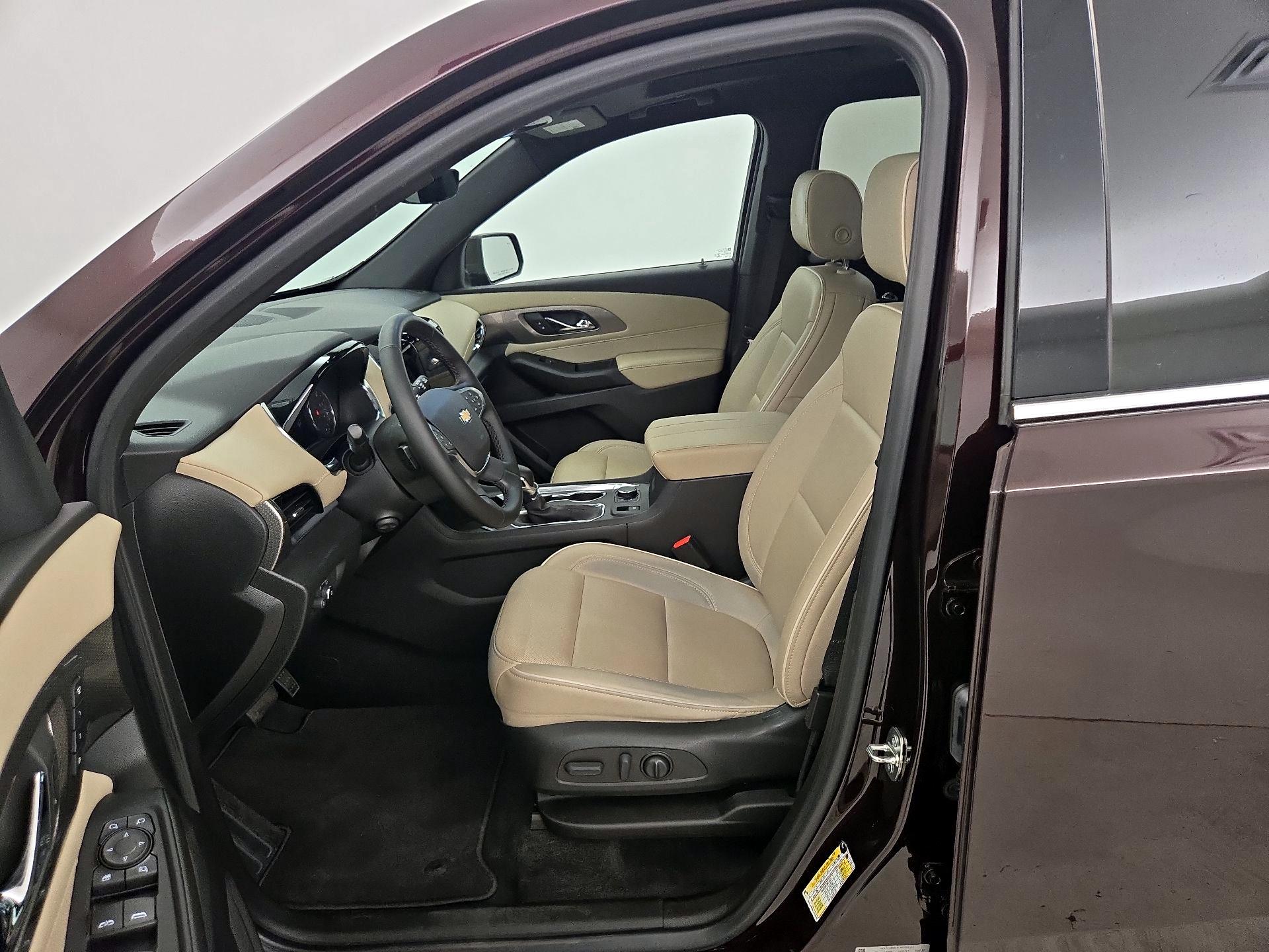 Thumbnail: 2023 Chevrolet Traverse - 11