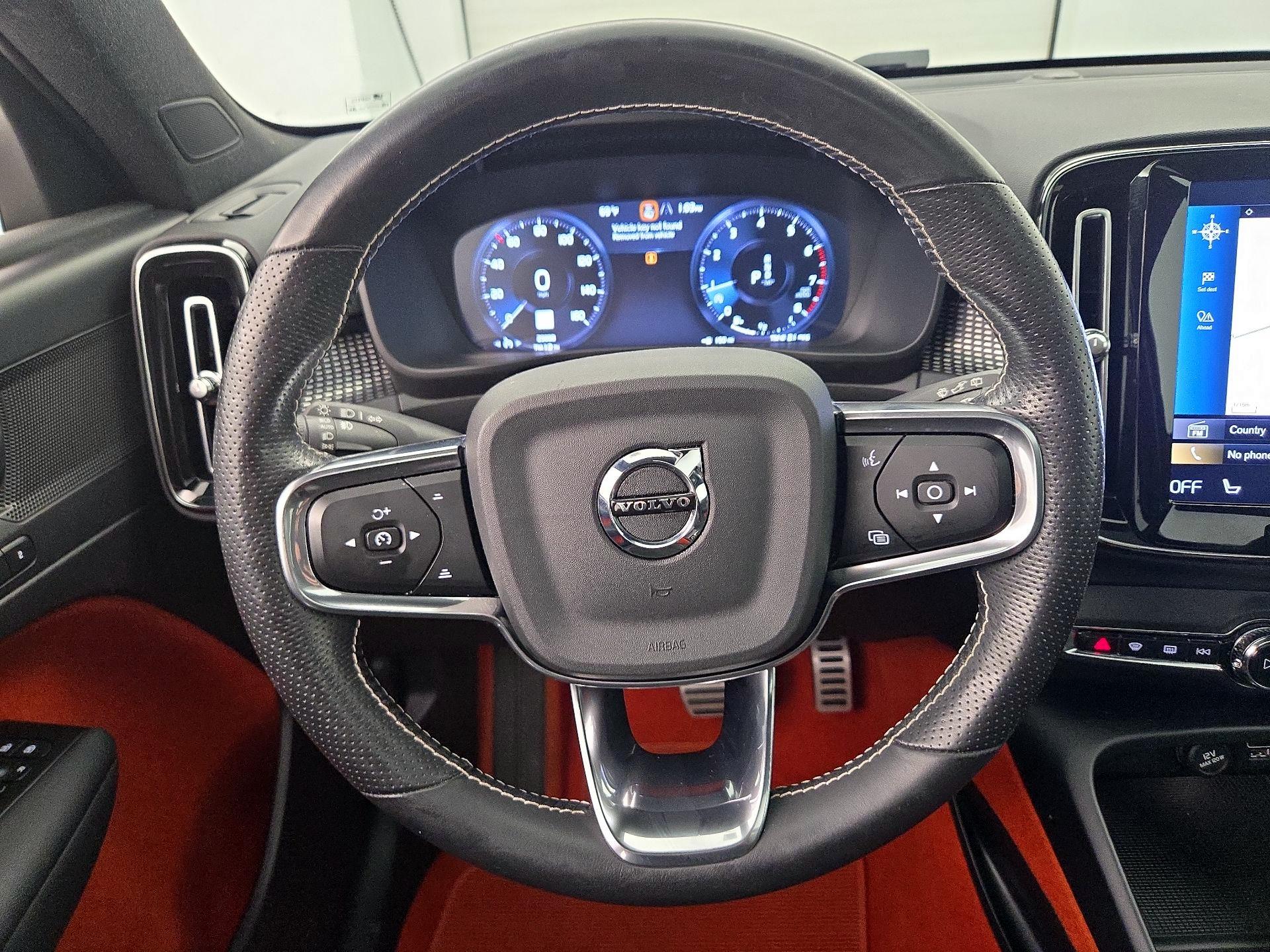 Thumbnail: 2021 Volvo XC40 - 10