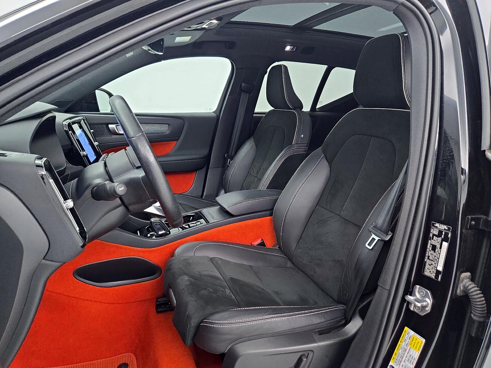 Thumbnail: 2021 Volvo XC40 - 11