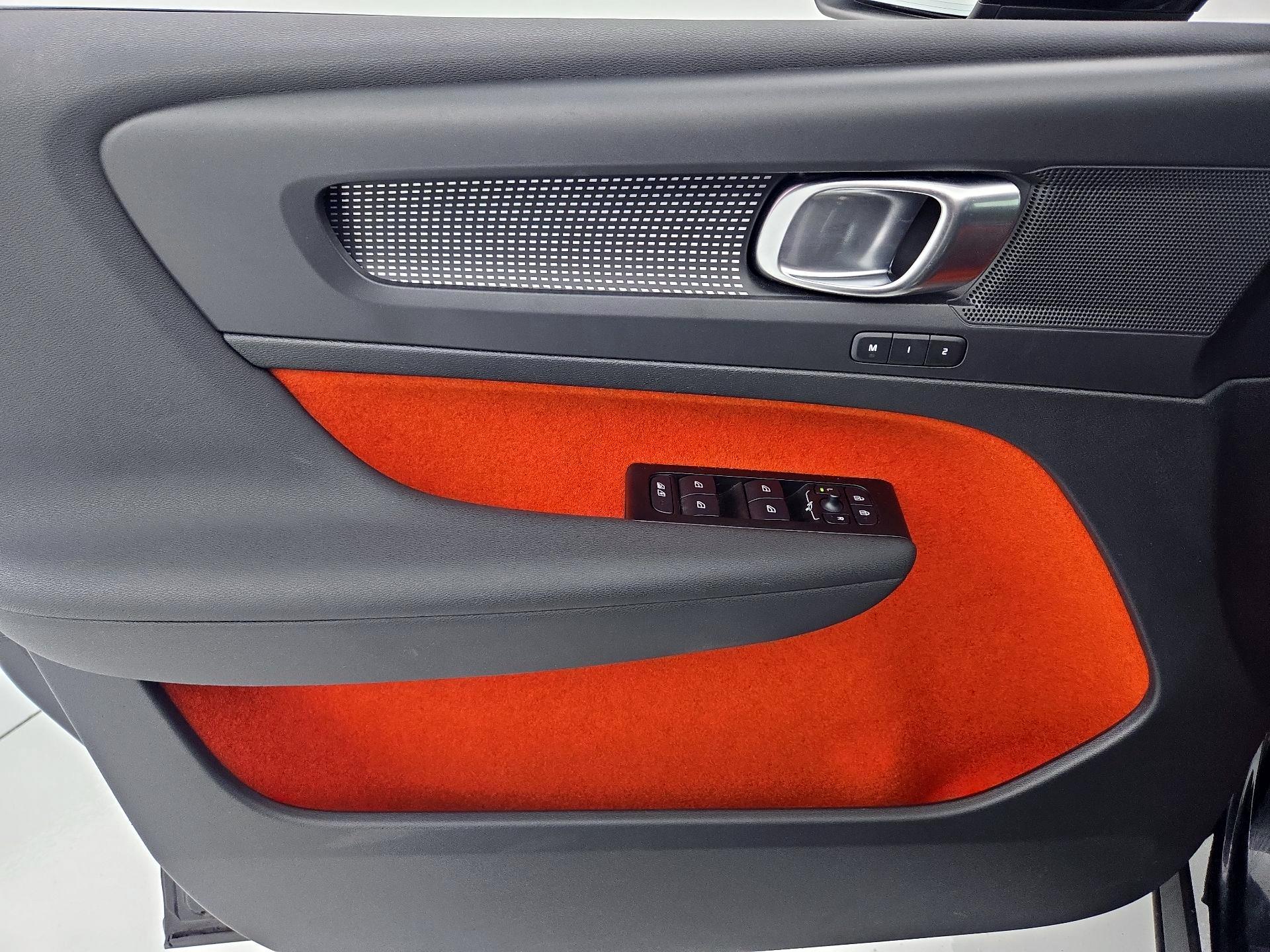 Thumbnail: 2021 Volvo XC40 - 12