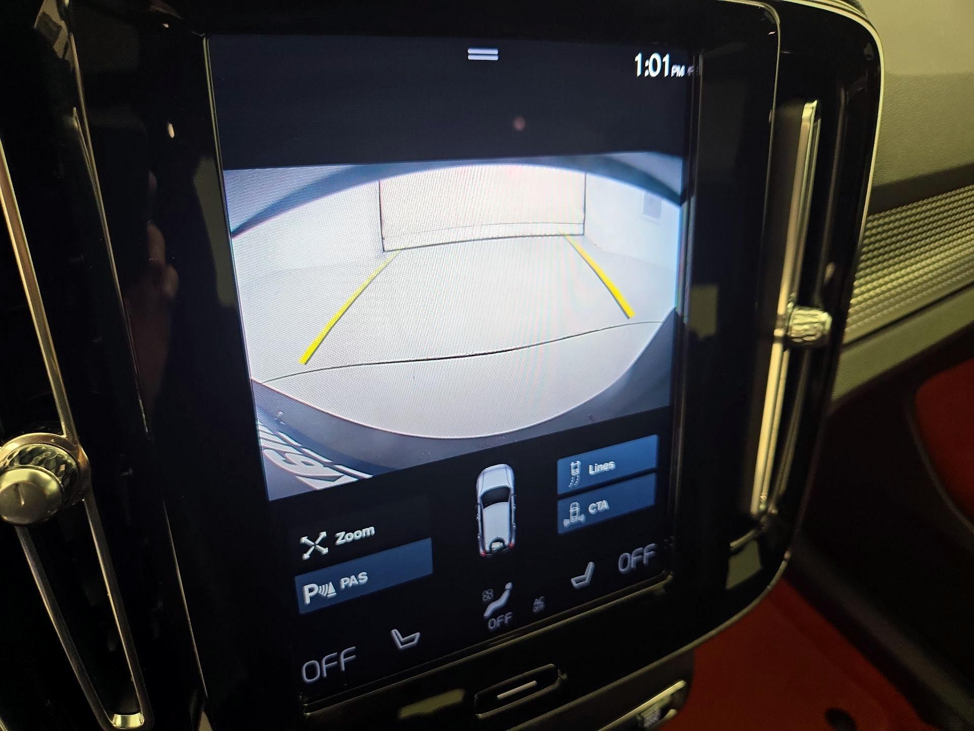 Thumbnail: 2021 Volvo XC40 - 15