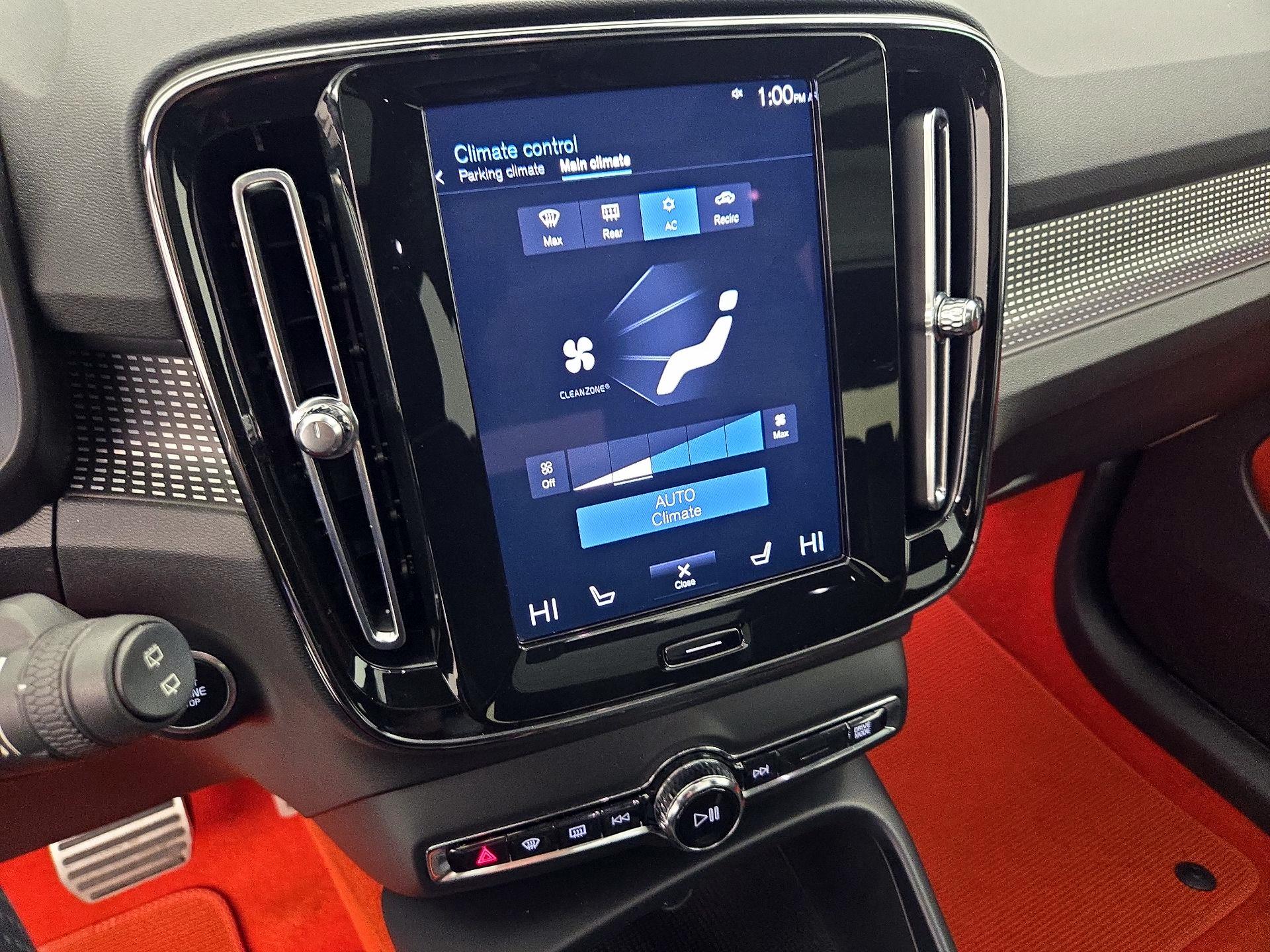 Thumbnail: 2021 Volvo XC40 - 17