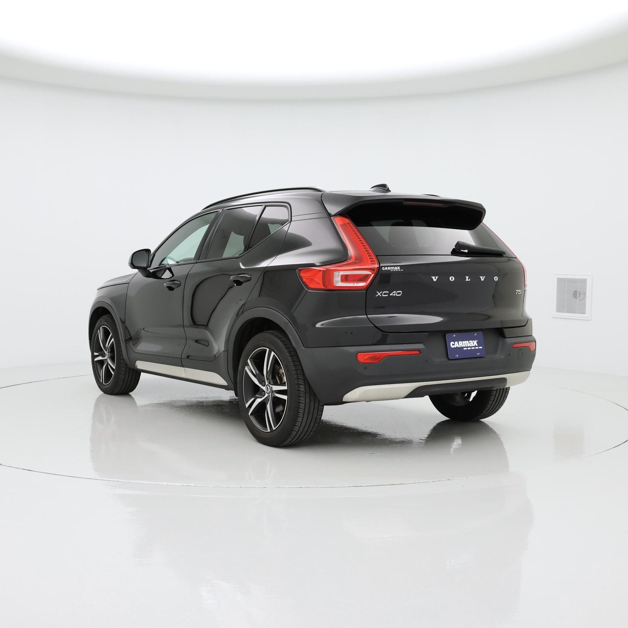 Thumbnail: 2021 Volvo XC40 - 2