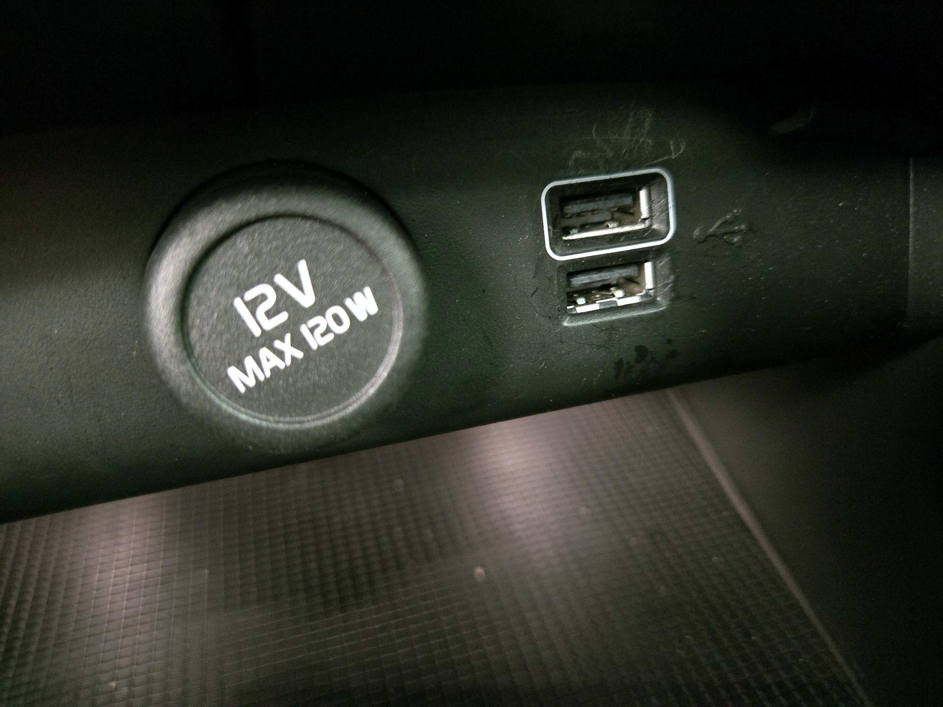 Thumbnail: 2021 Volvo XC40 - 19