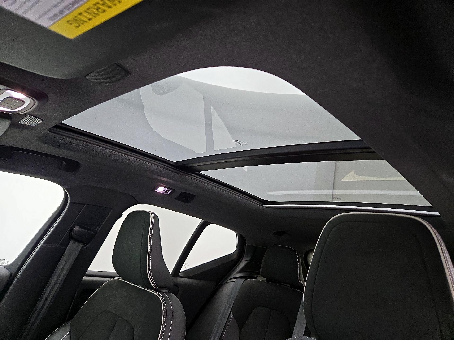 Thumbnail: 2021 Volvo XC40 - 20