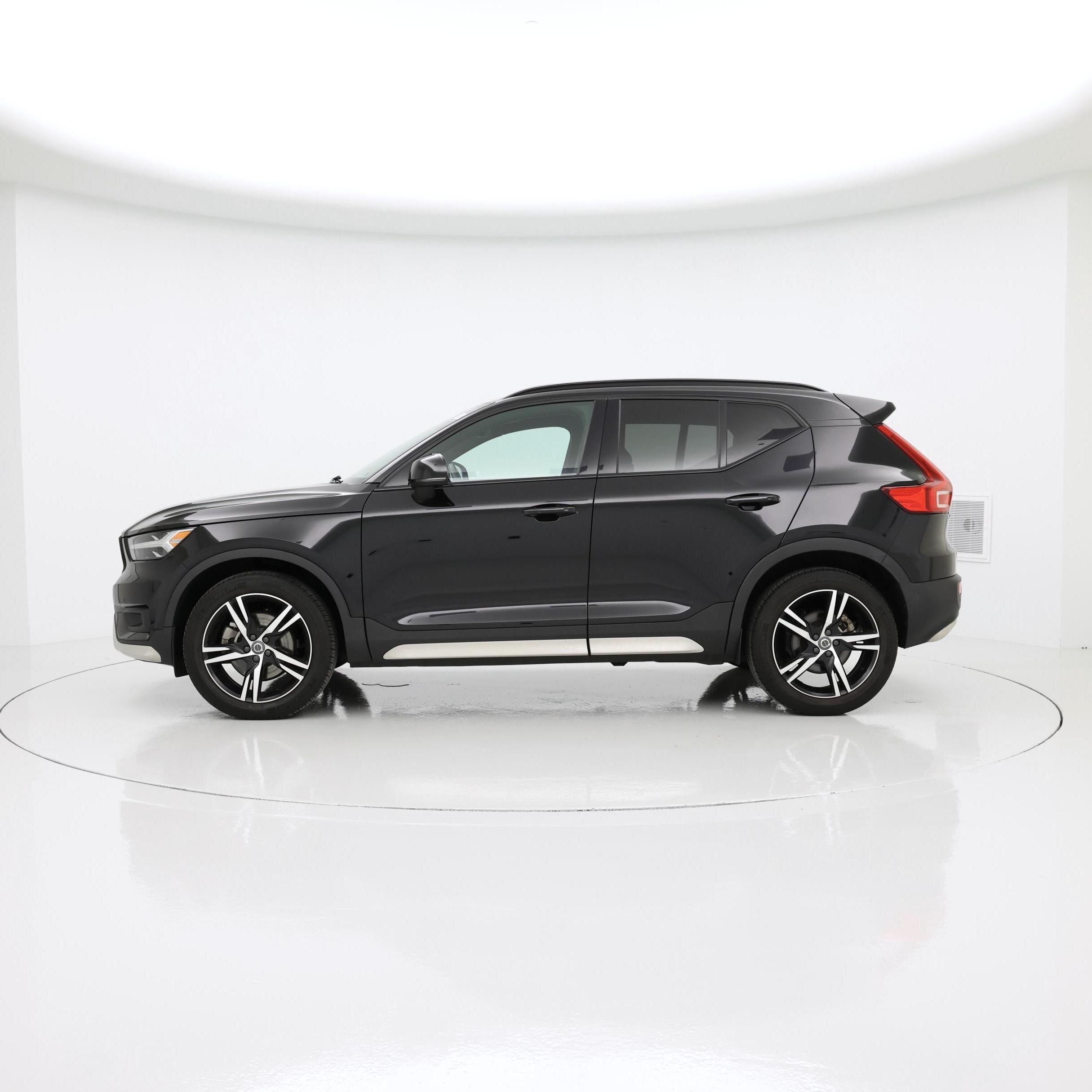 Thumbnail: 2021 Volvo XC40 - 3