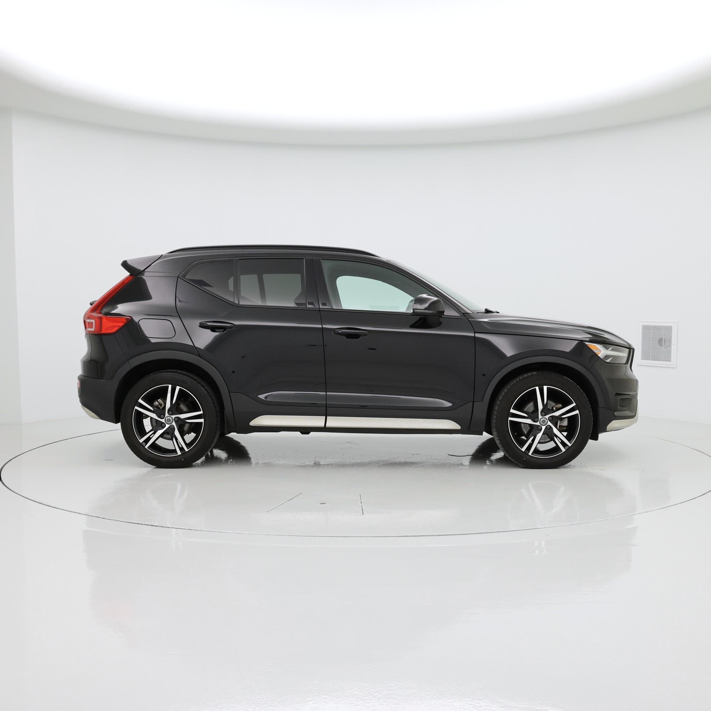 Thumbnail: 2021 Volvo XC40 - 7