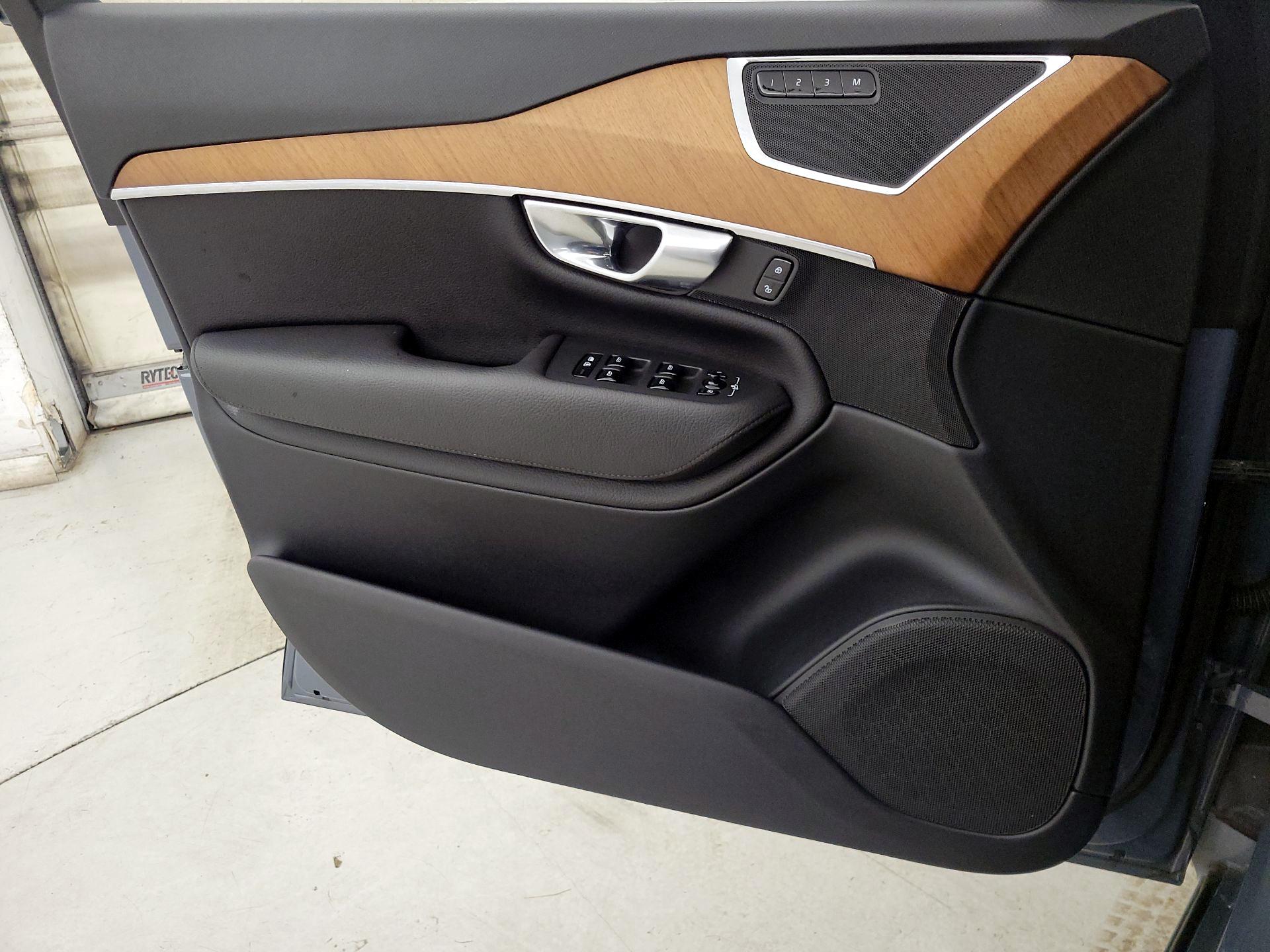 Thumbnail: 2022 Volvo XC90 - 12