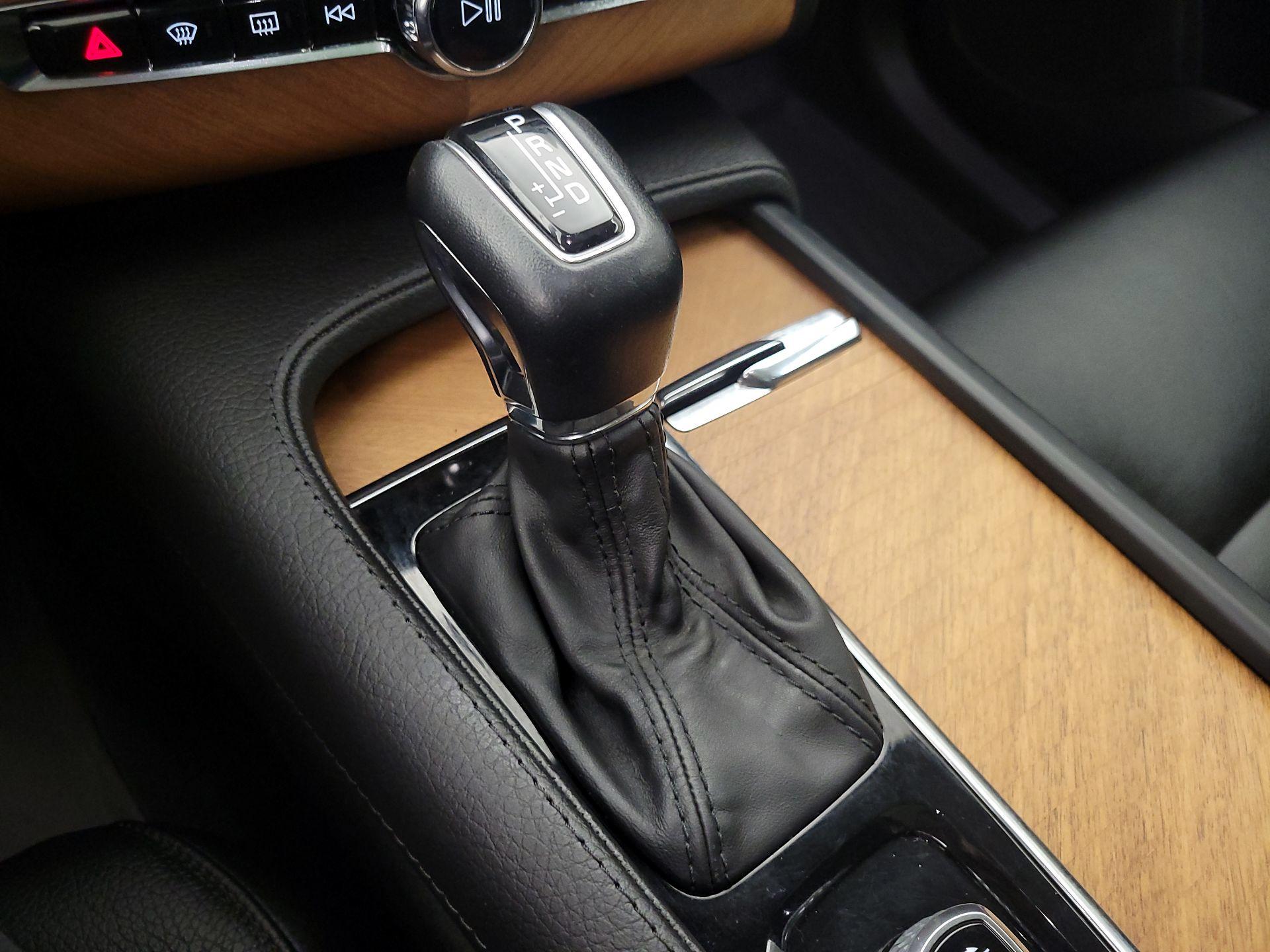 Thumbnail: 2022 Volvo XC90 - 17