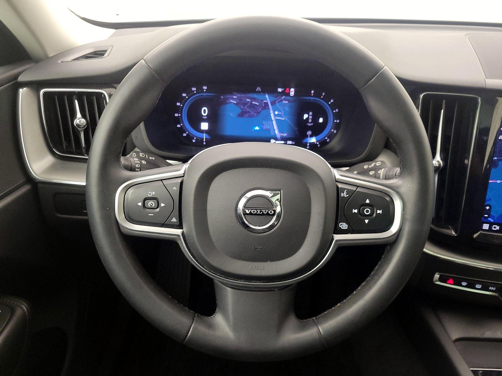 Thumbnail: 2023 Volvo XC60 - 10