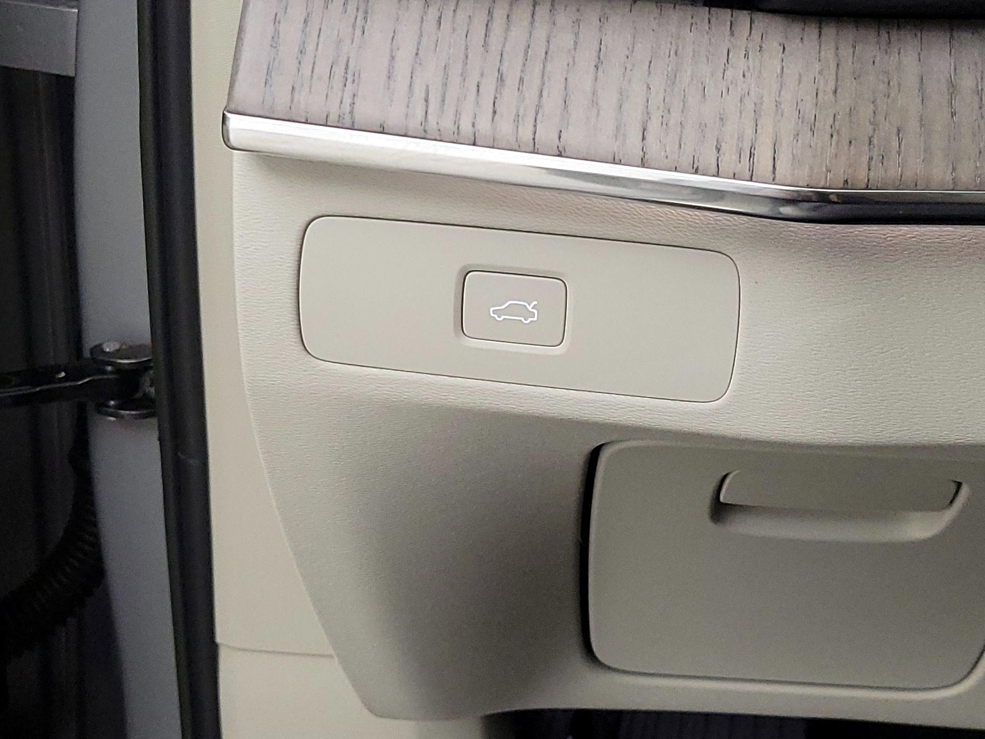 Thumbnail: 2023 Volvo XC90 - 13