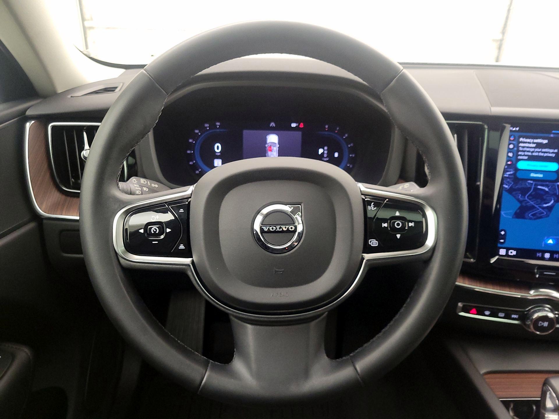 Thumbnail: 2023 Volvo XC60 - 10
