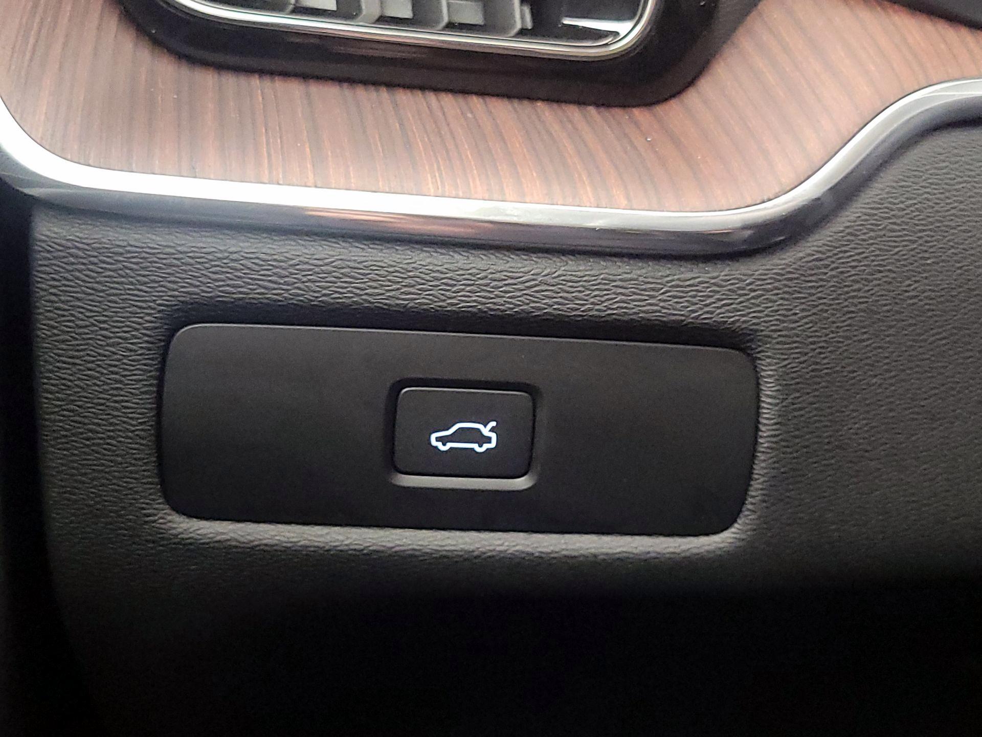 Thumbnail: 2023 Volvo XC60 - 13