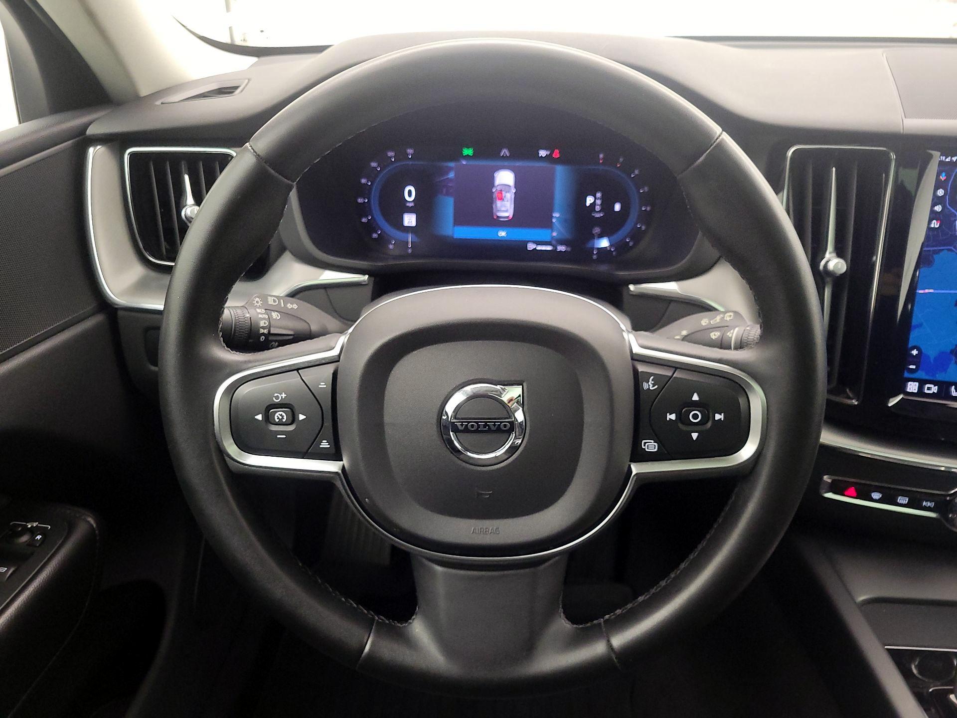 Thumbnail: 2023 Volvo XC60 - 10