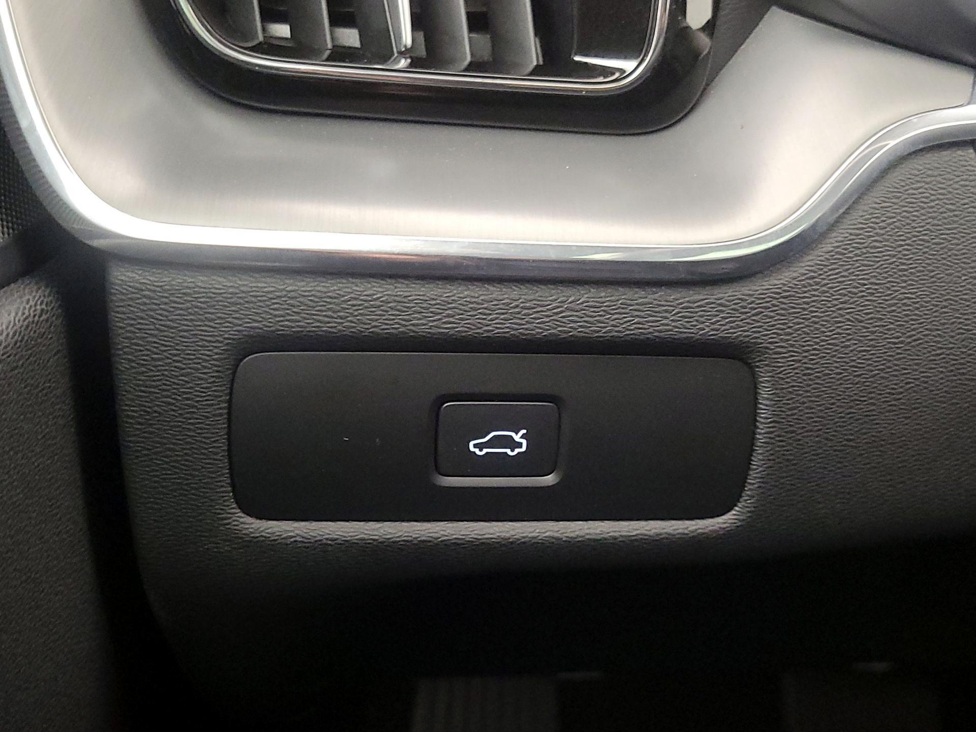 Thumbnail: 2023 Volvo XC60 - 13