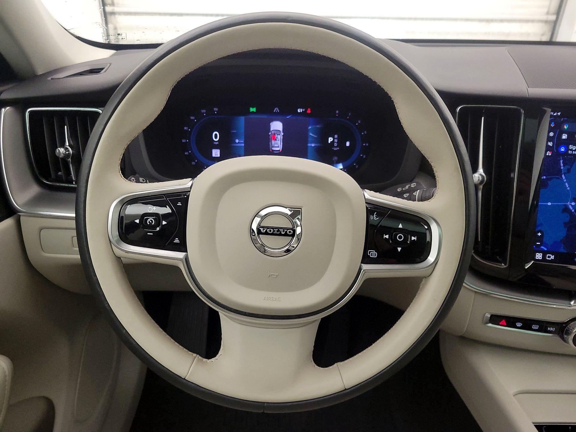 Thumbnail: 2023 Volvo XC60 - 10