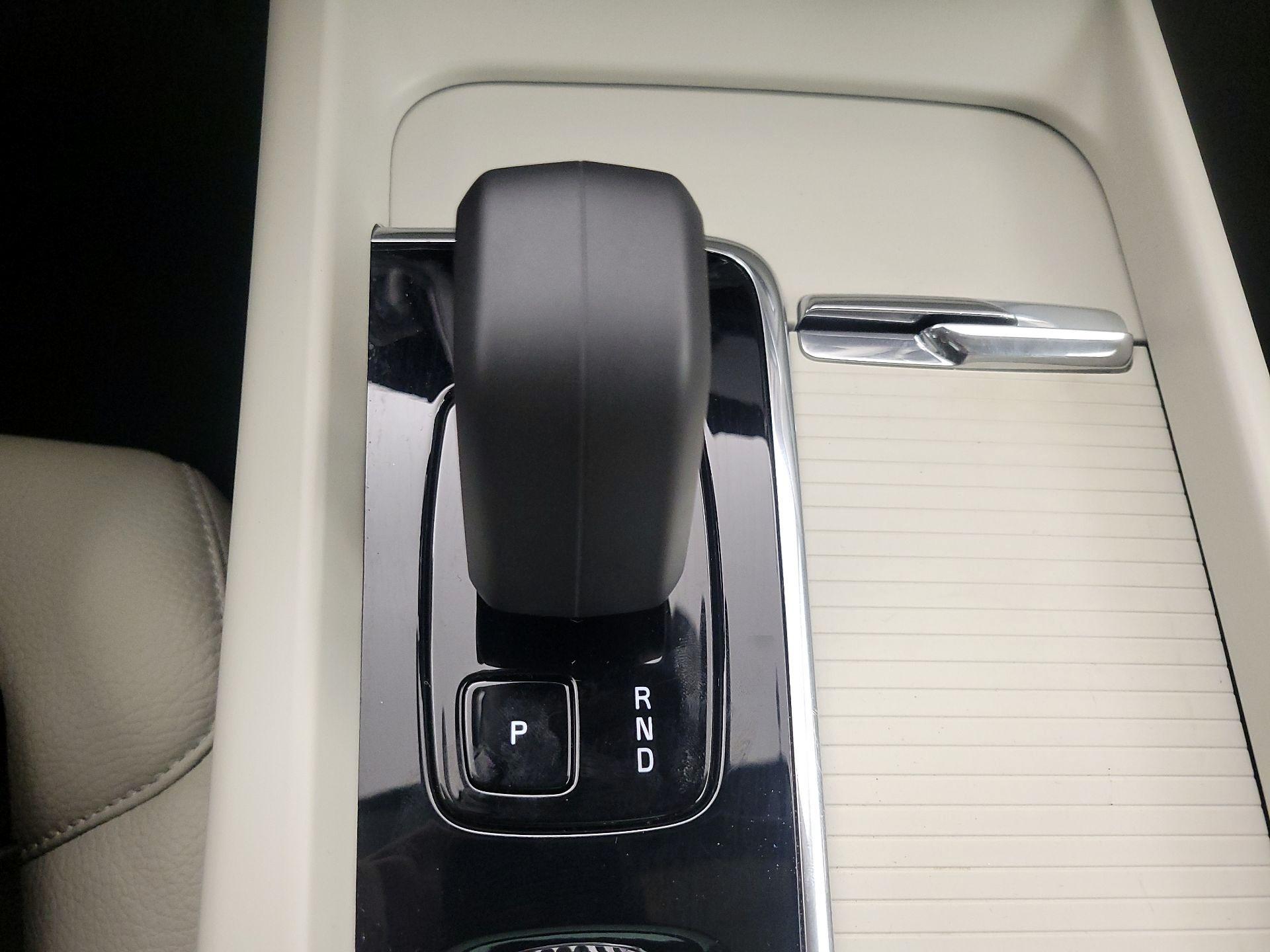 Thumbnail: 2023 Volvo XC60 - 18