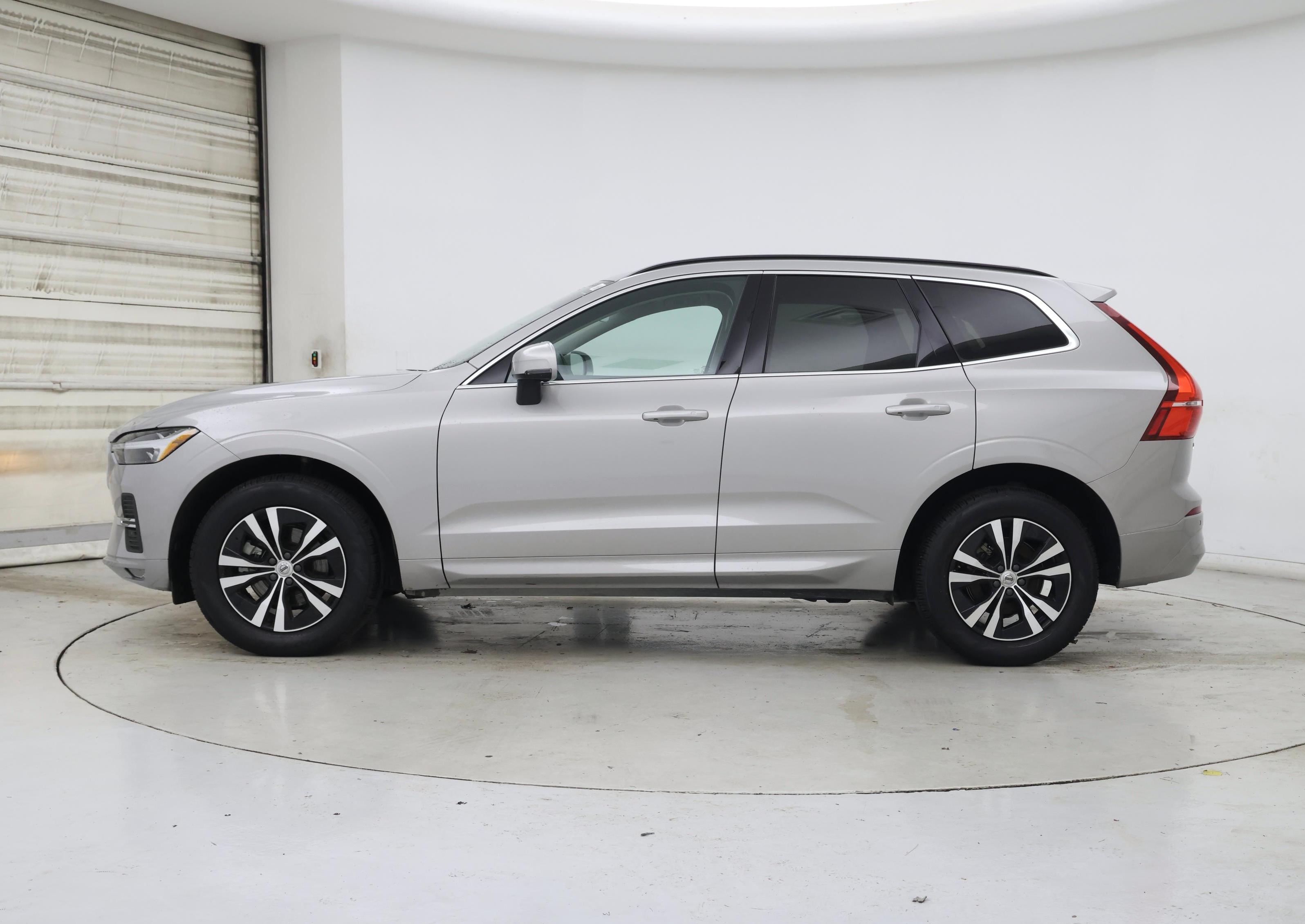 Thumbnail: 2023 Volvo XC60 - 3