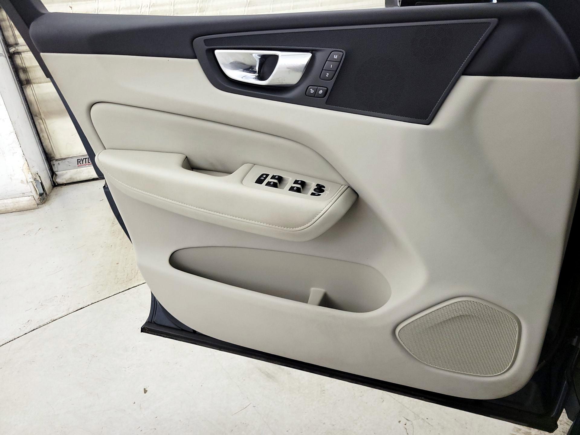 Thumbnail: 2023 Volvo XC60 - 12