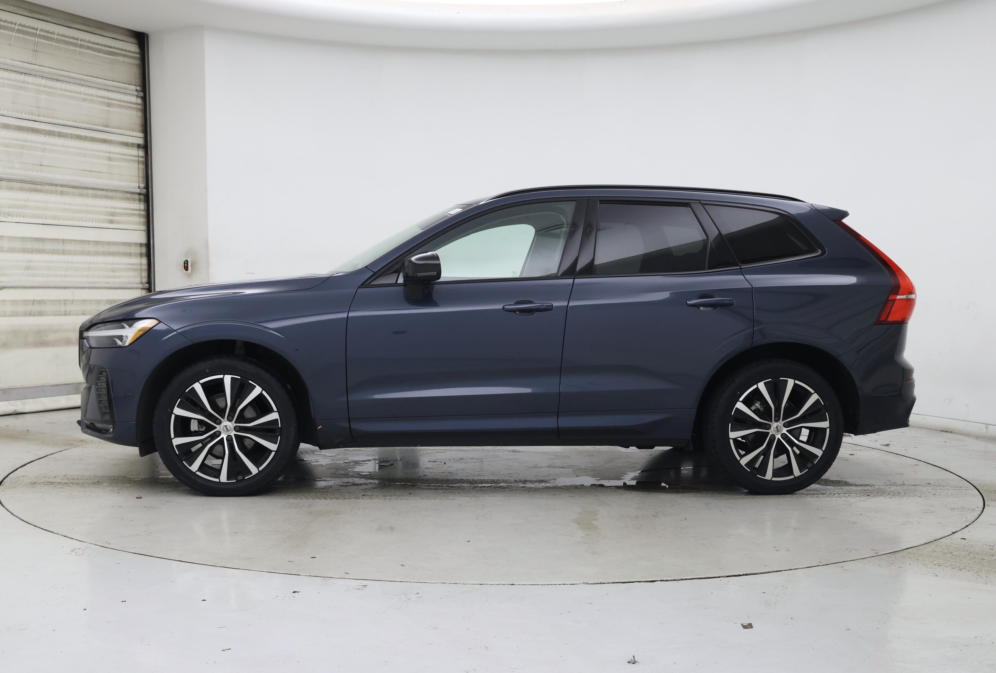 Thumbnail: 2023 Volvo XC60 - 3