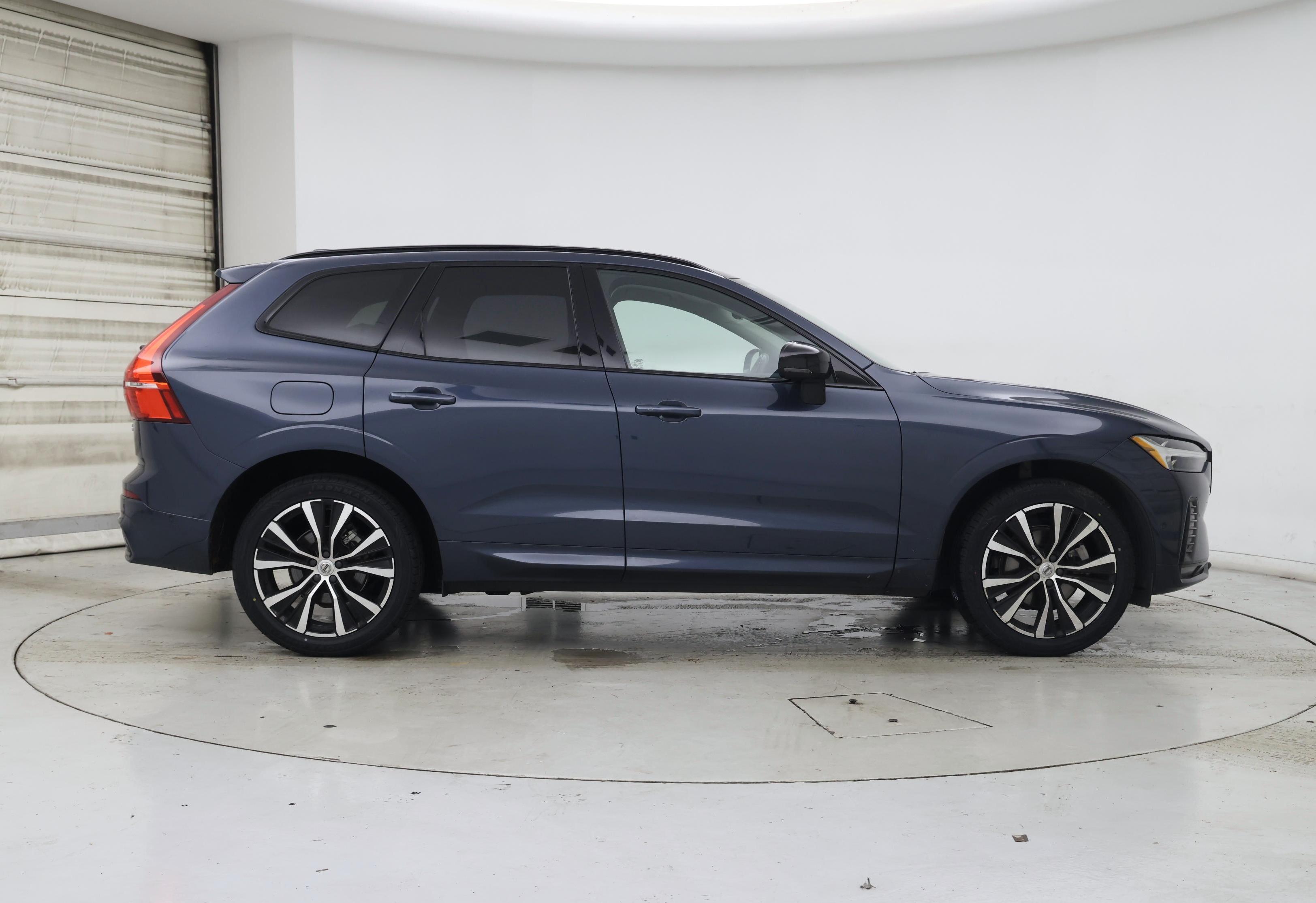 Thumbnail: 2023 Volvo XC60 - 7