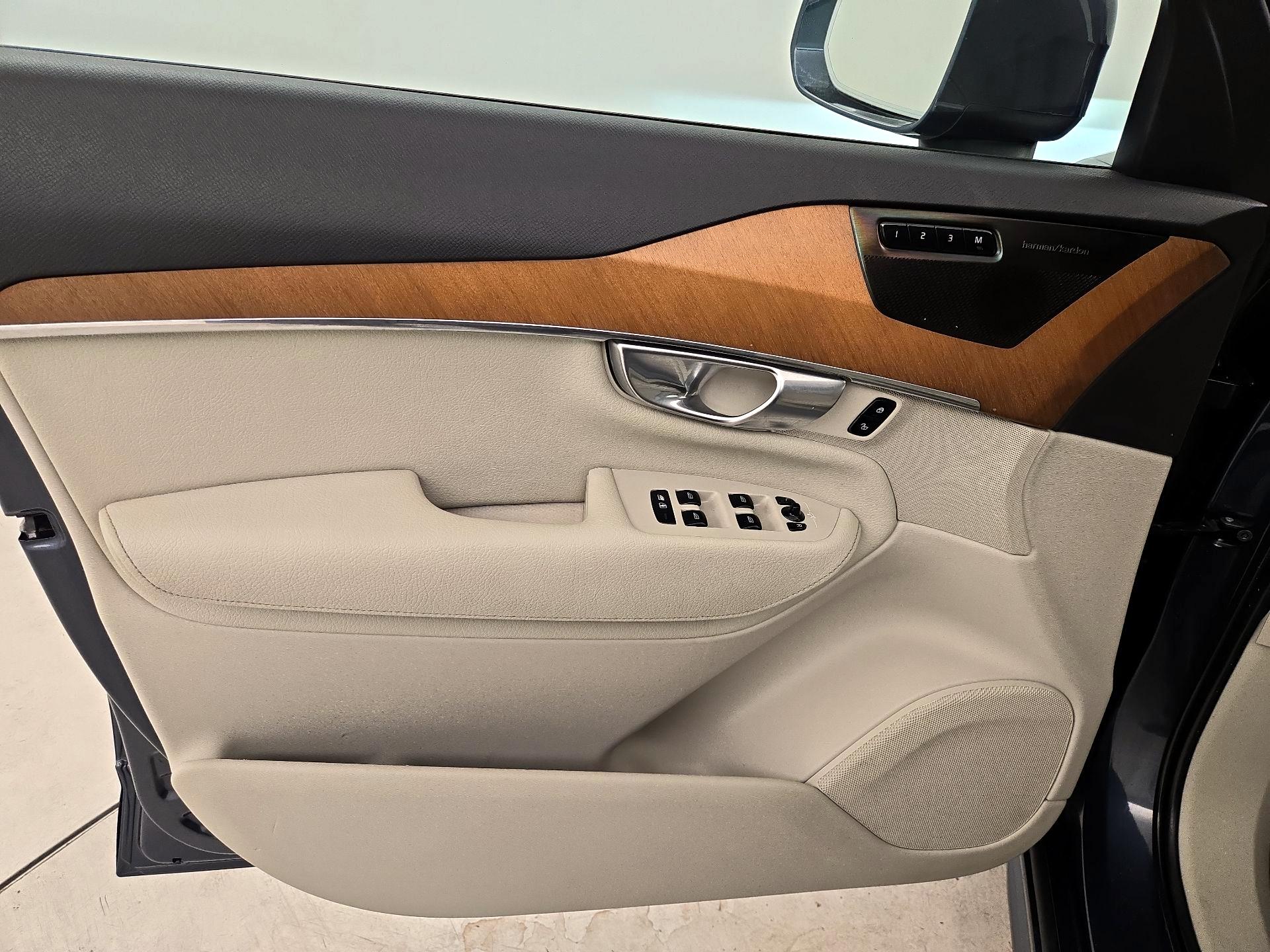 Thumbnail: 2022 Volvo XC90 - 12